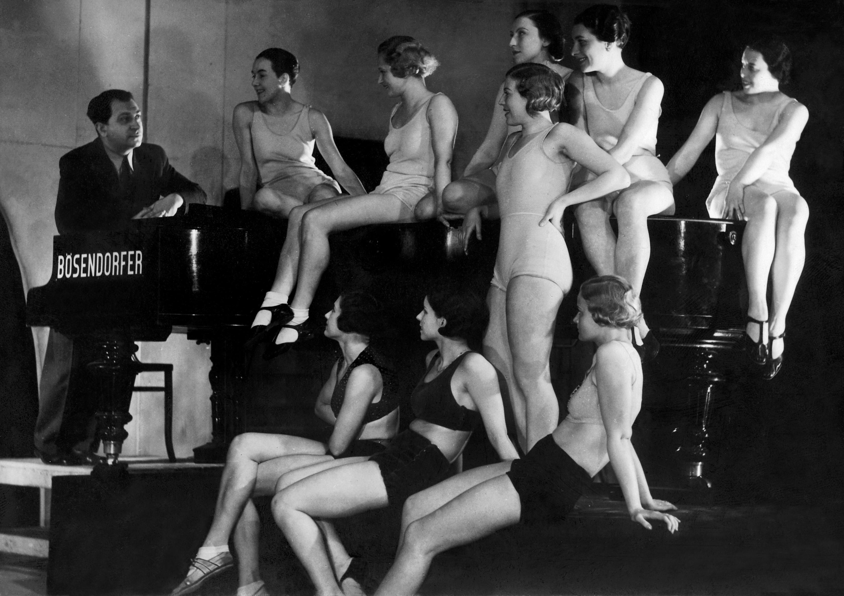 Náhledový obrázek Jenčíkovy girls - 1