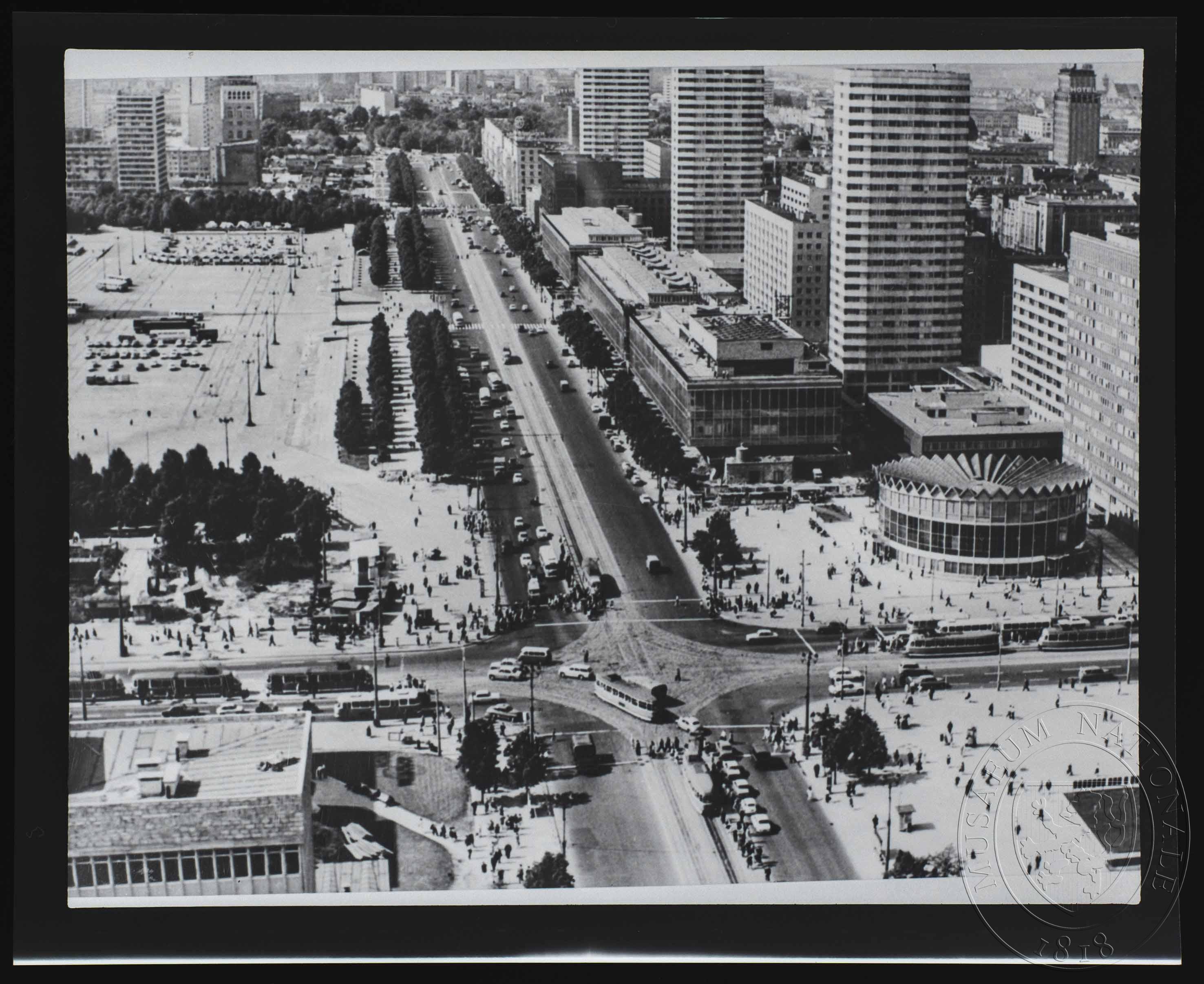 Náhledový obrázek Fotografie, pohled na ulici metropole - 1