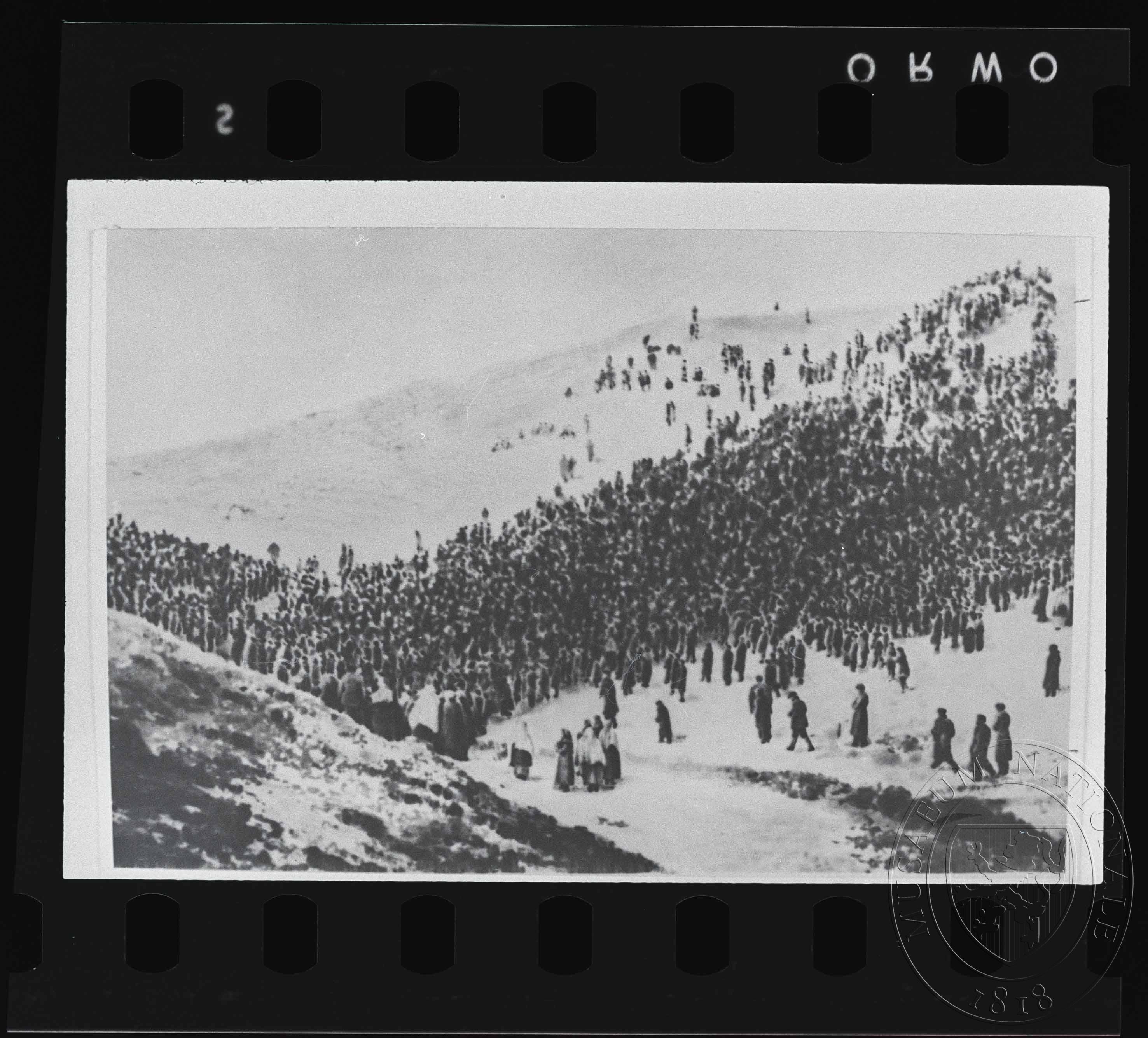 Náhledový obrázek Fotografie, shromáždění lidí v horách - 1