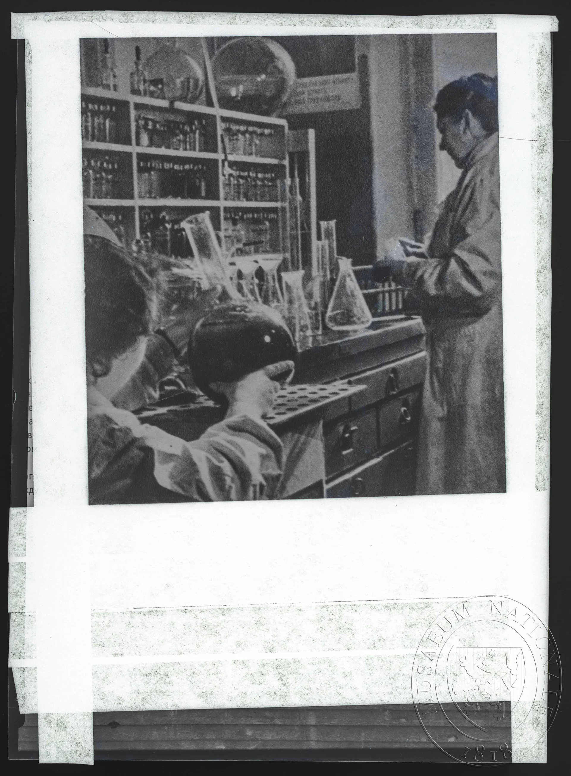 Obrázek Fotografie, pracovnice v laboratoři
