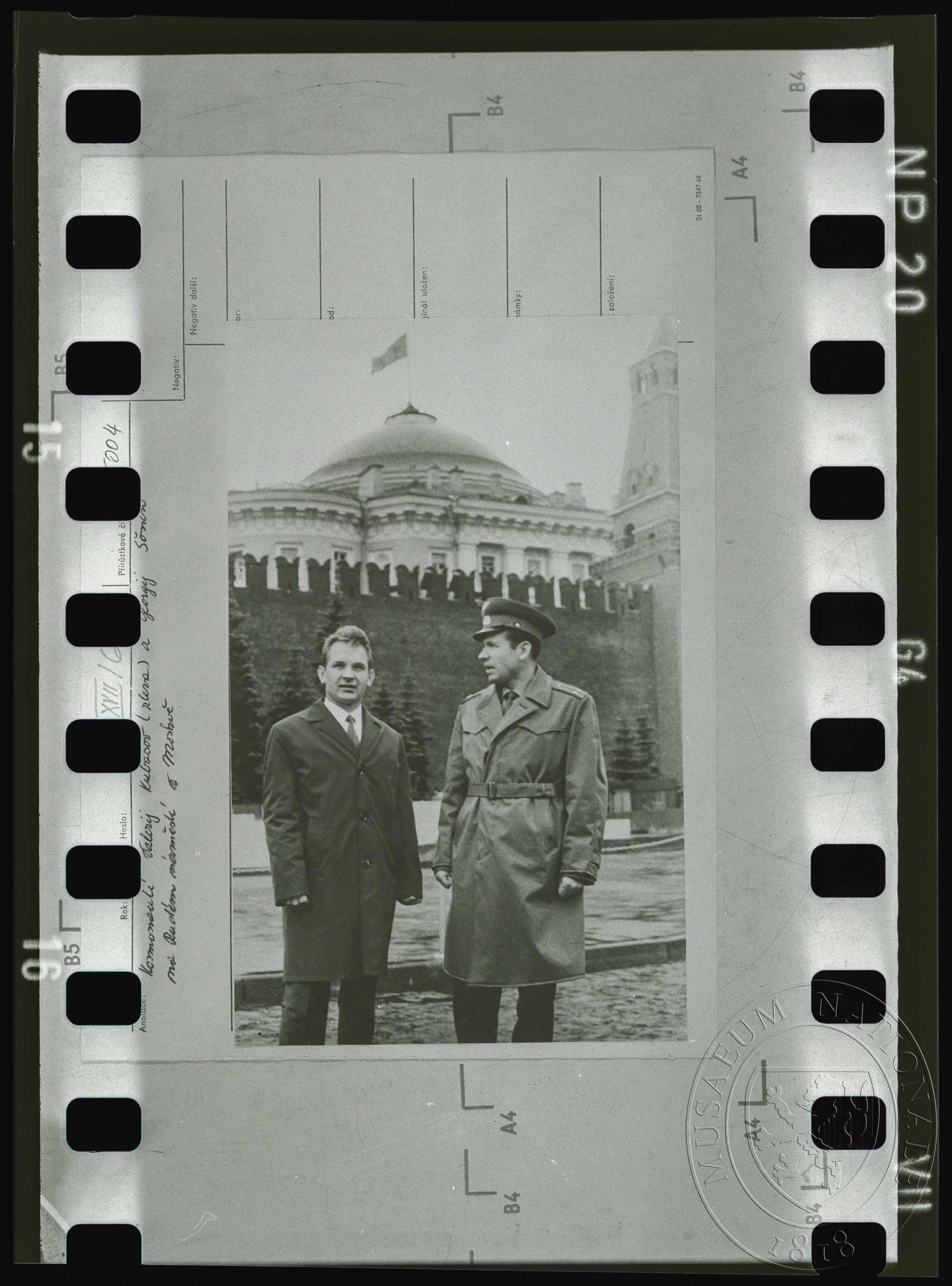 Náhledový obrázek Fotografie, kosmonauti Valerij Kubasov a Georgij Šonin - 1