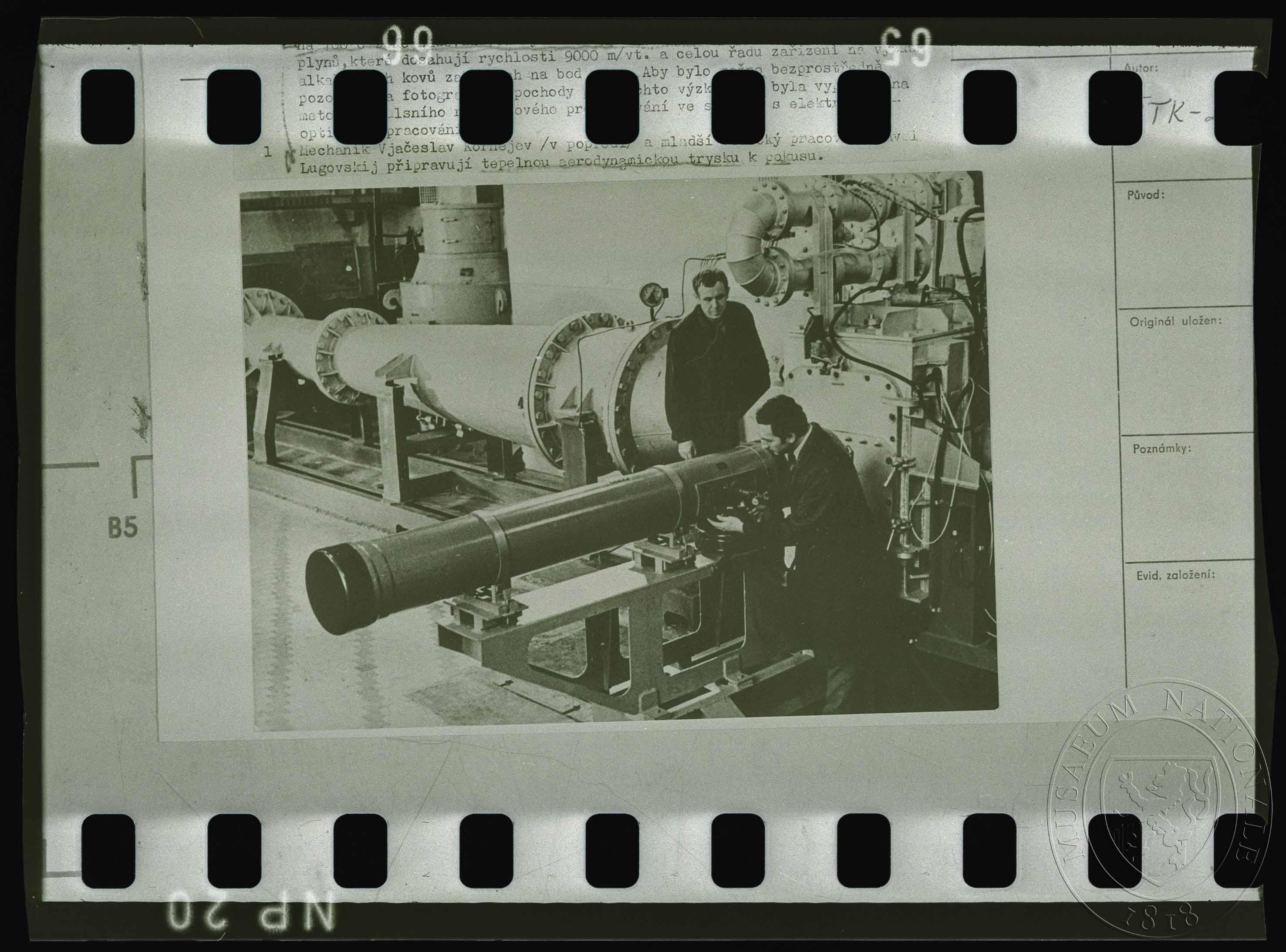 Náhledový obrázek Fotografie, mechanici - 1