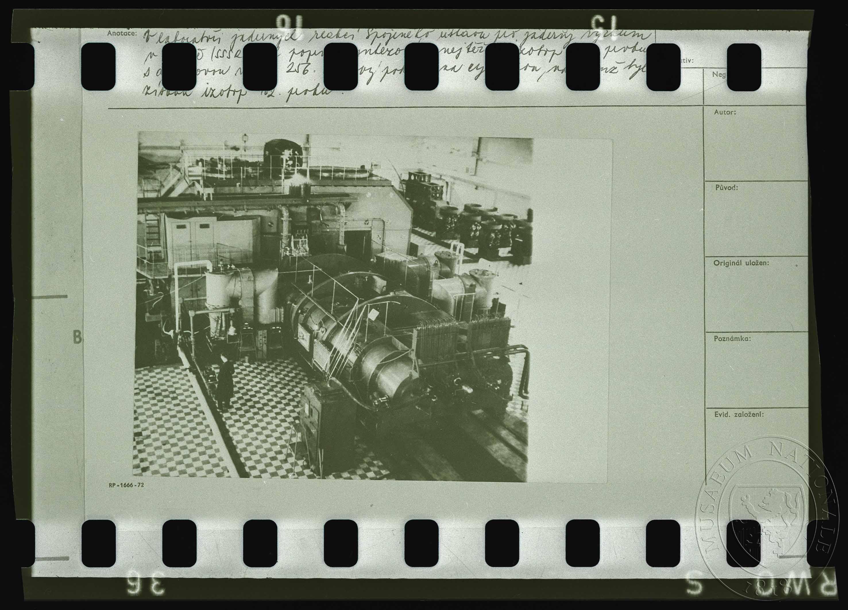 Náhledový obrázek Fotografie, pohled do jaderné laboratoře - 1