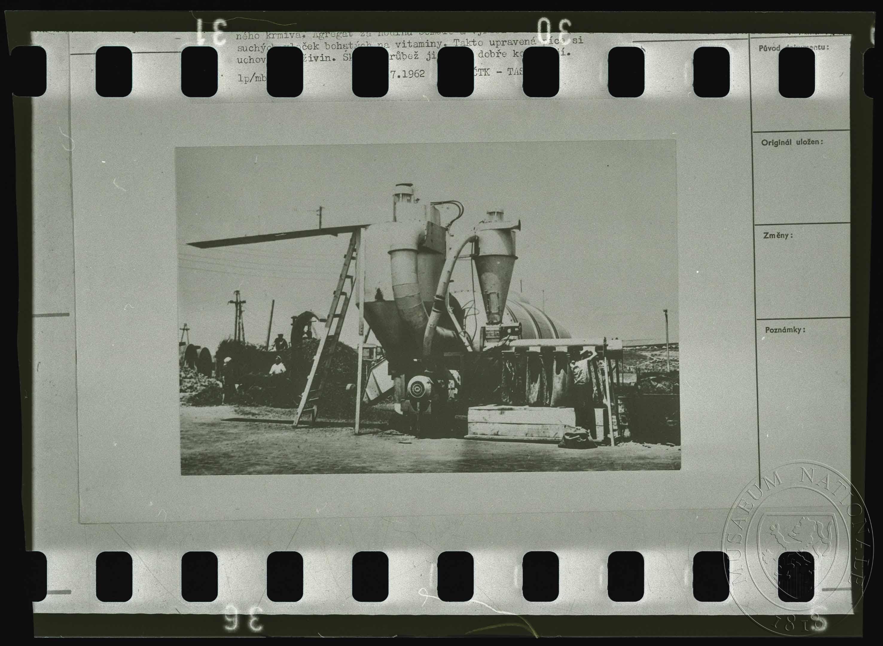 Náhledový obrázek Fotografie, příprava krmiva - 1
