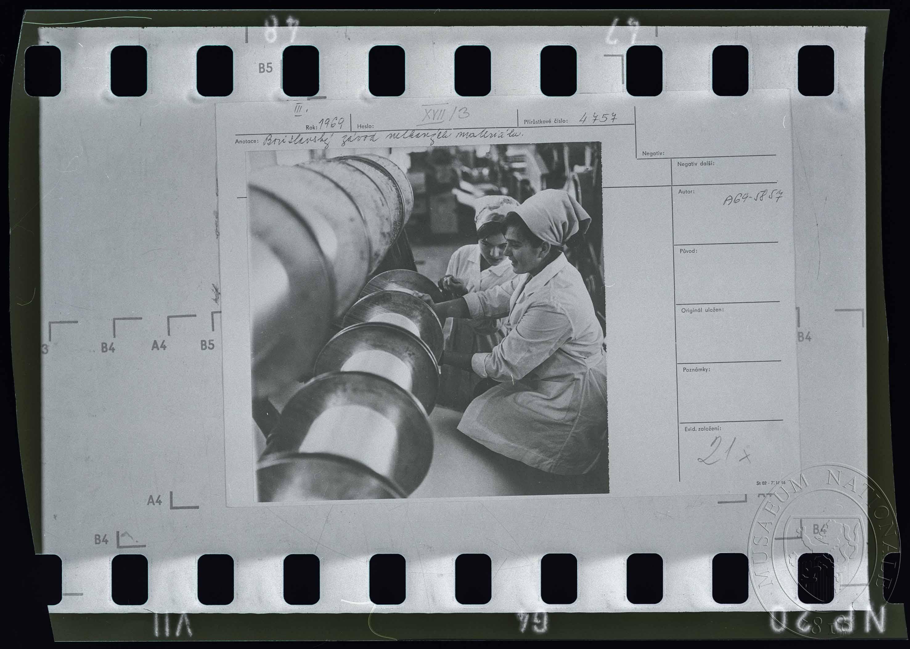 Náhledový obrázek Fotografie, za závodu netkaných materiálů - 1