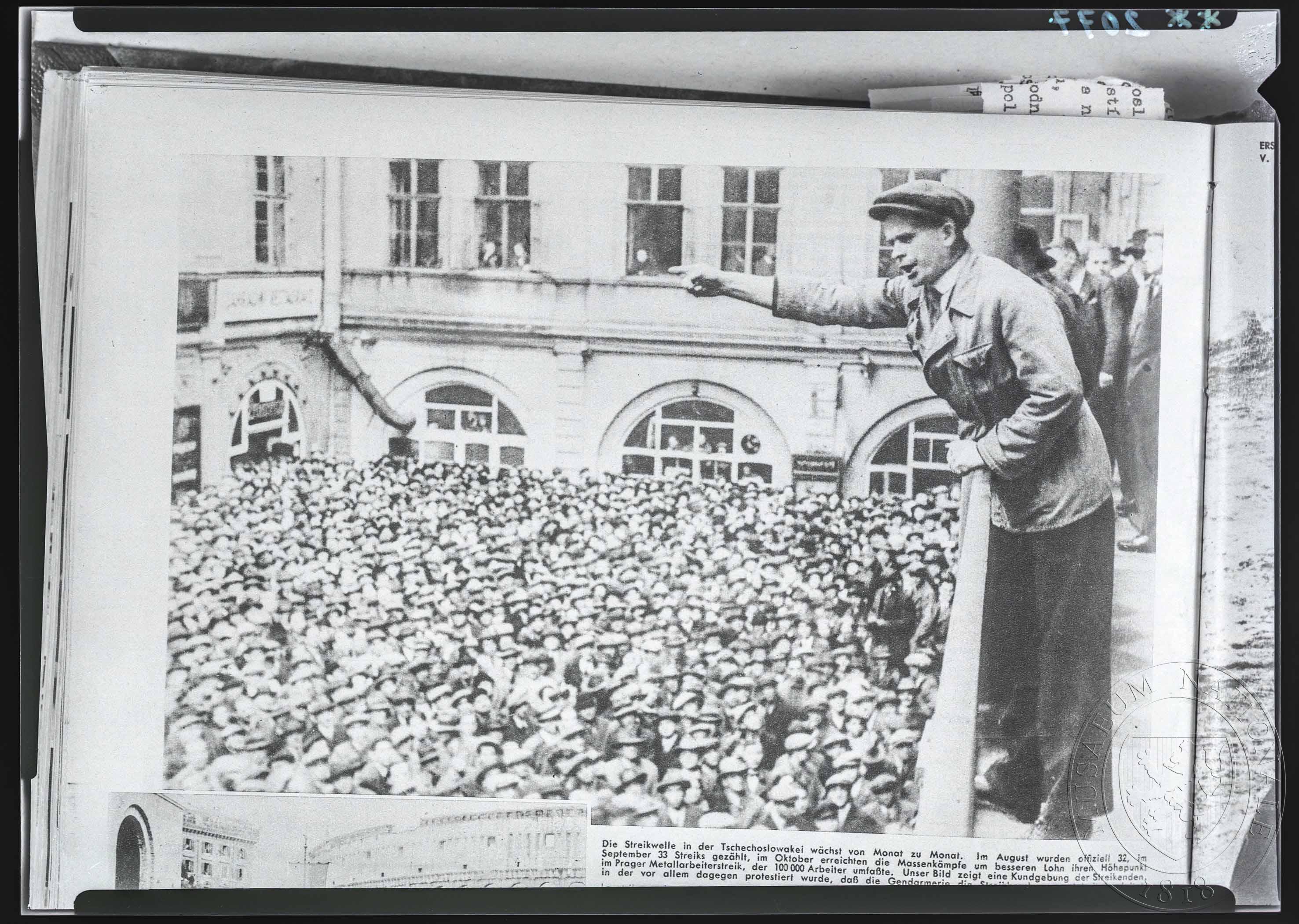 Náhledový obrázek Fotografie, stávkové shromáždění v Československu - 1