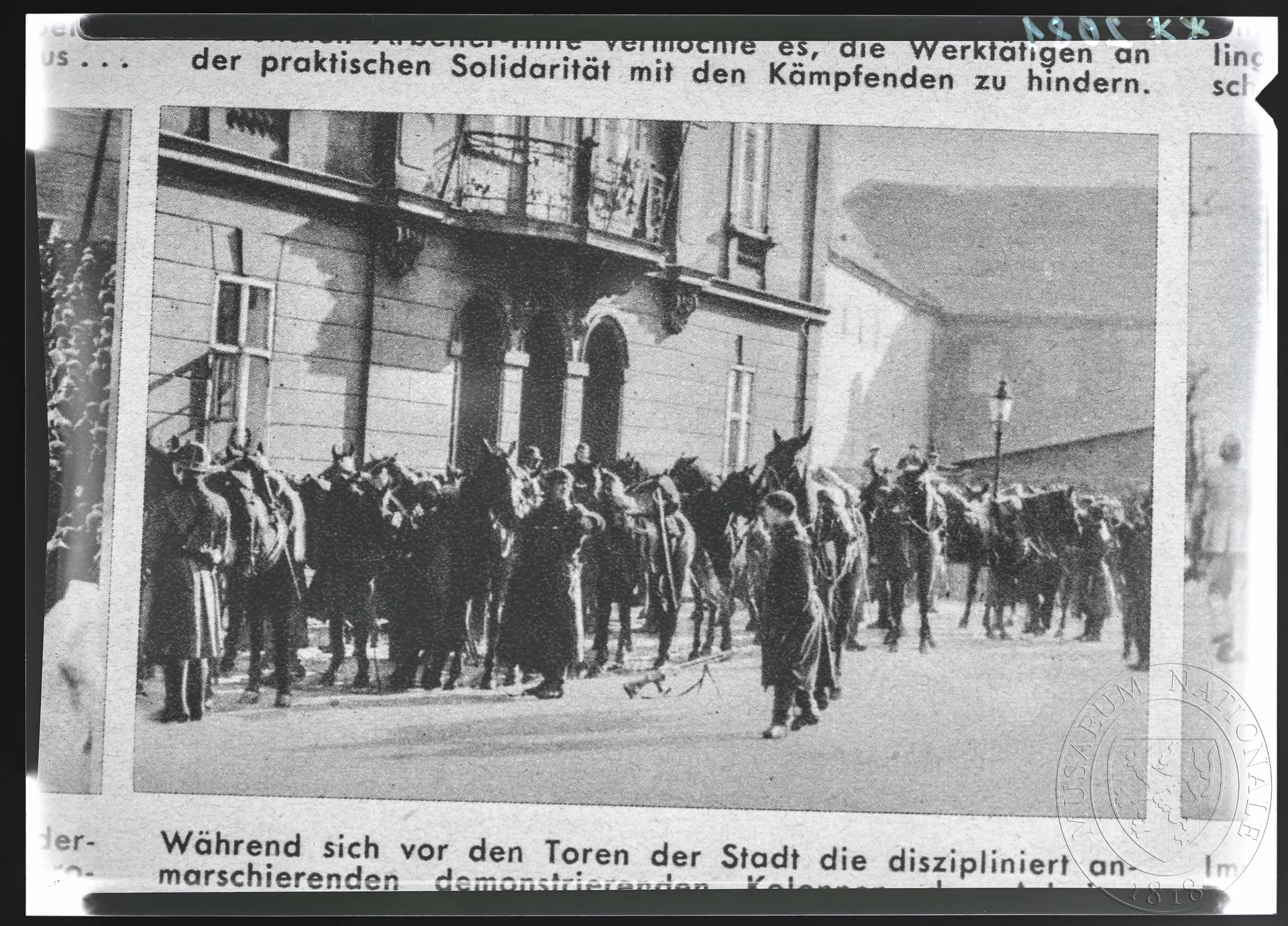 Obrázek Fotografie, demonstrující ve městě