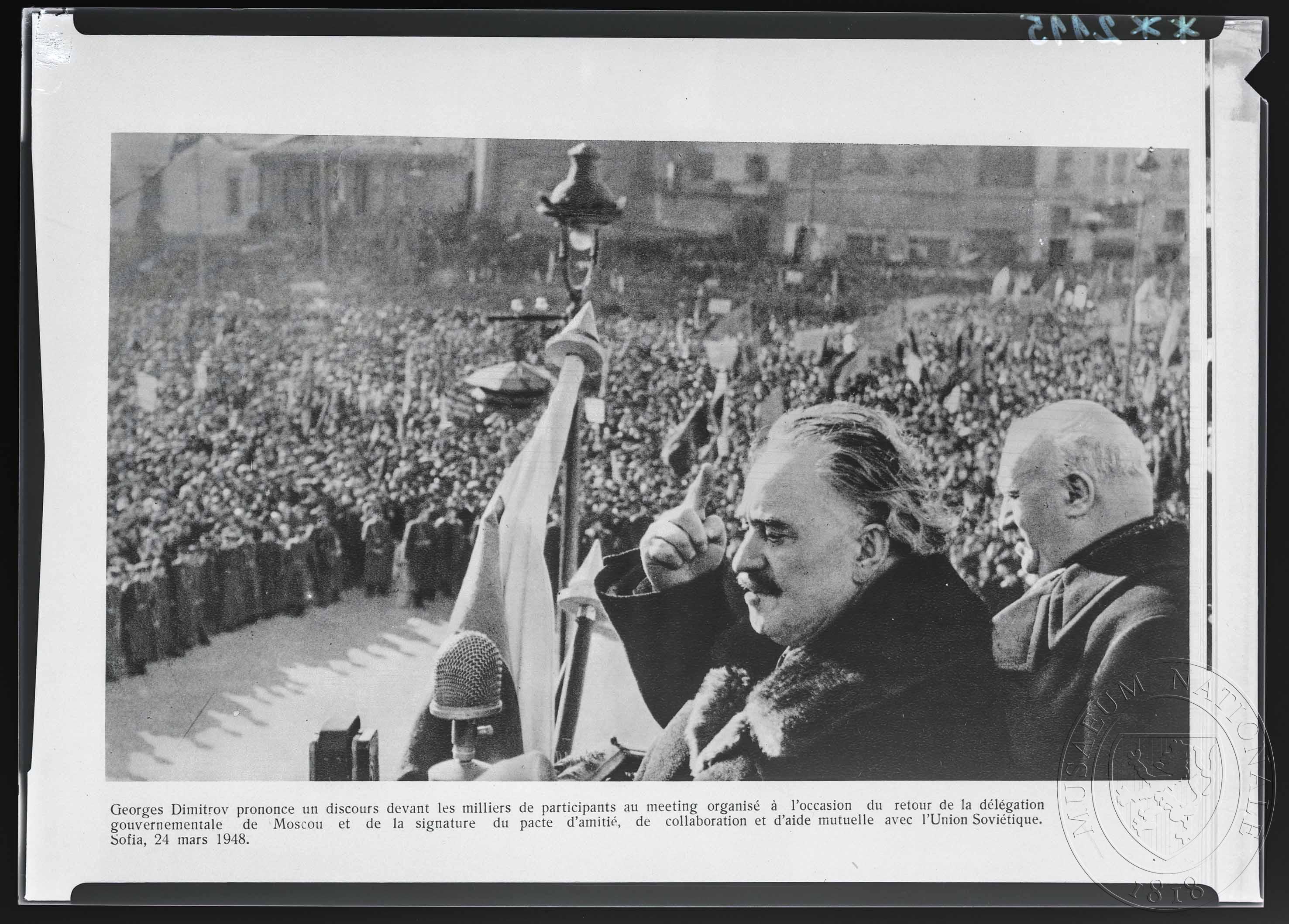 Náhledový obrázek Fotografie, Georgi Dimitrov při projevu - 1