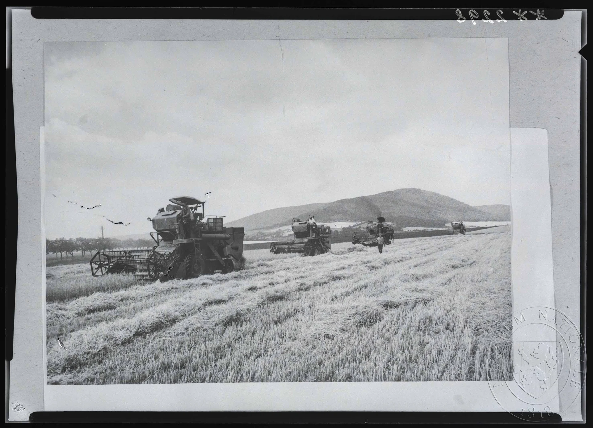 Obrázek Fotografie, kombajnové žně
