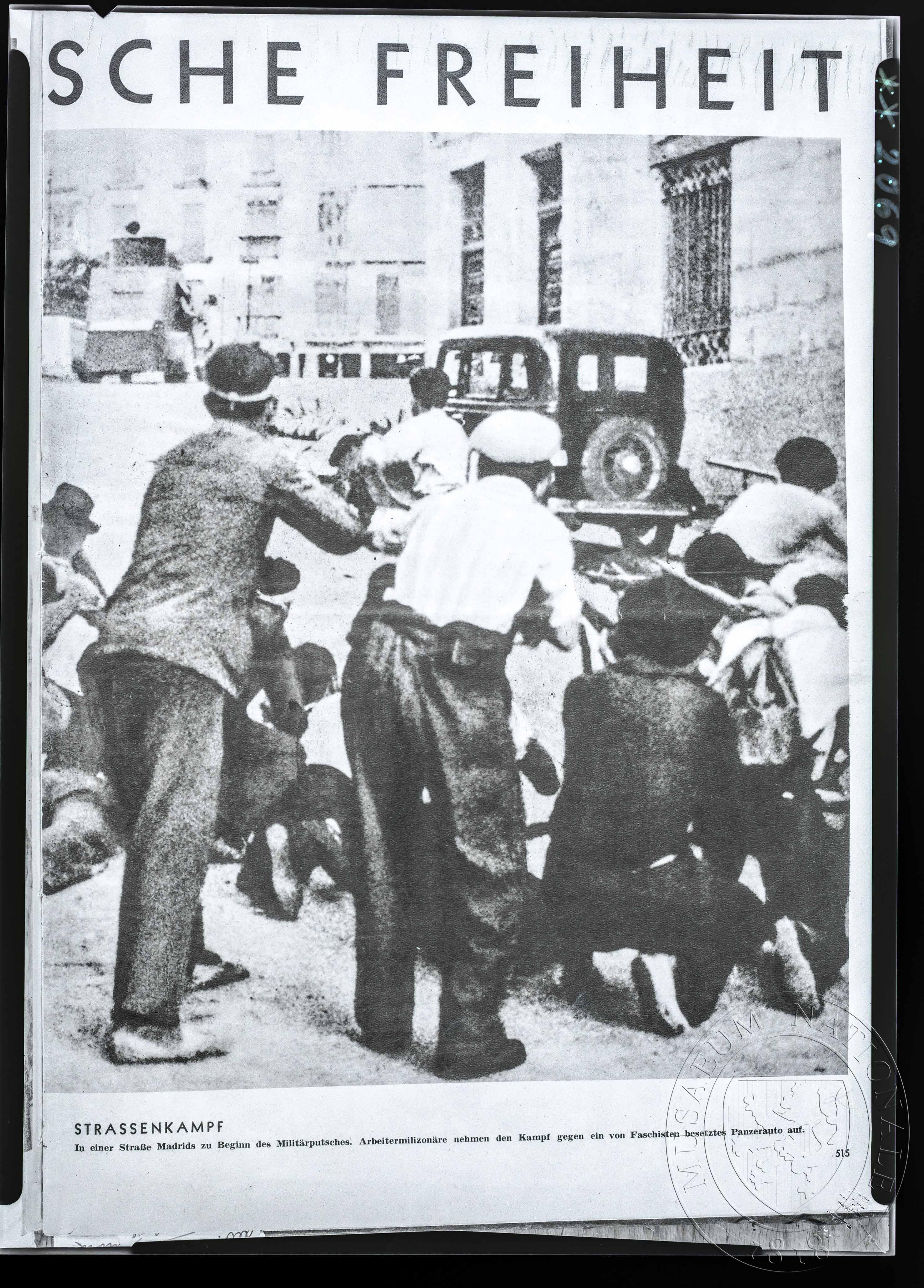 Náhledový obrázek Fotografie, pouliční boj - 1