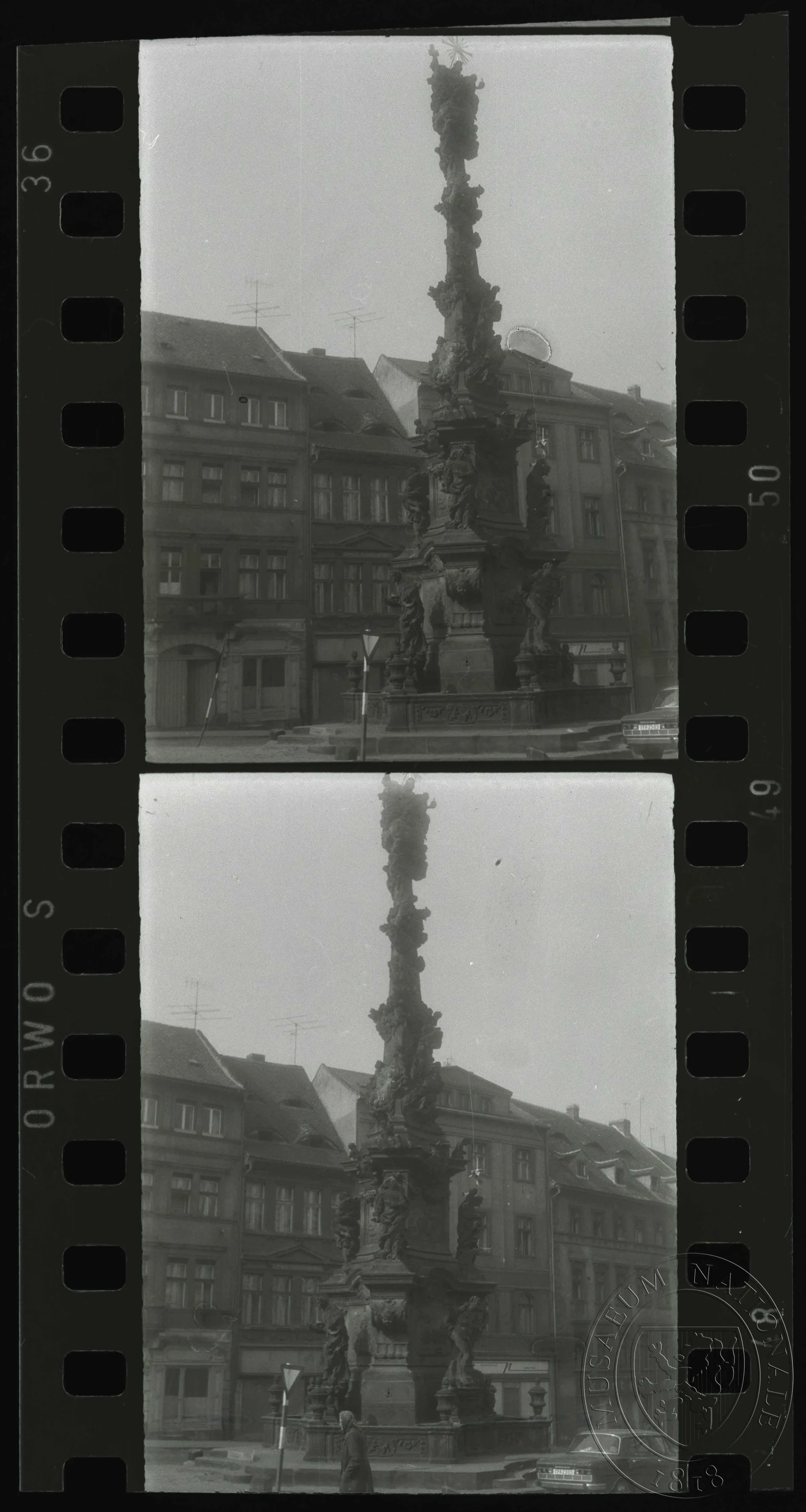 Obrázek 2 x fotografie, mariánský sloup