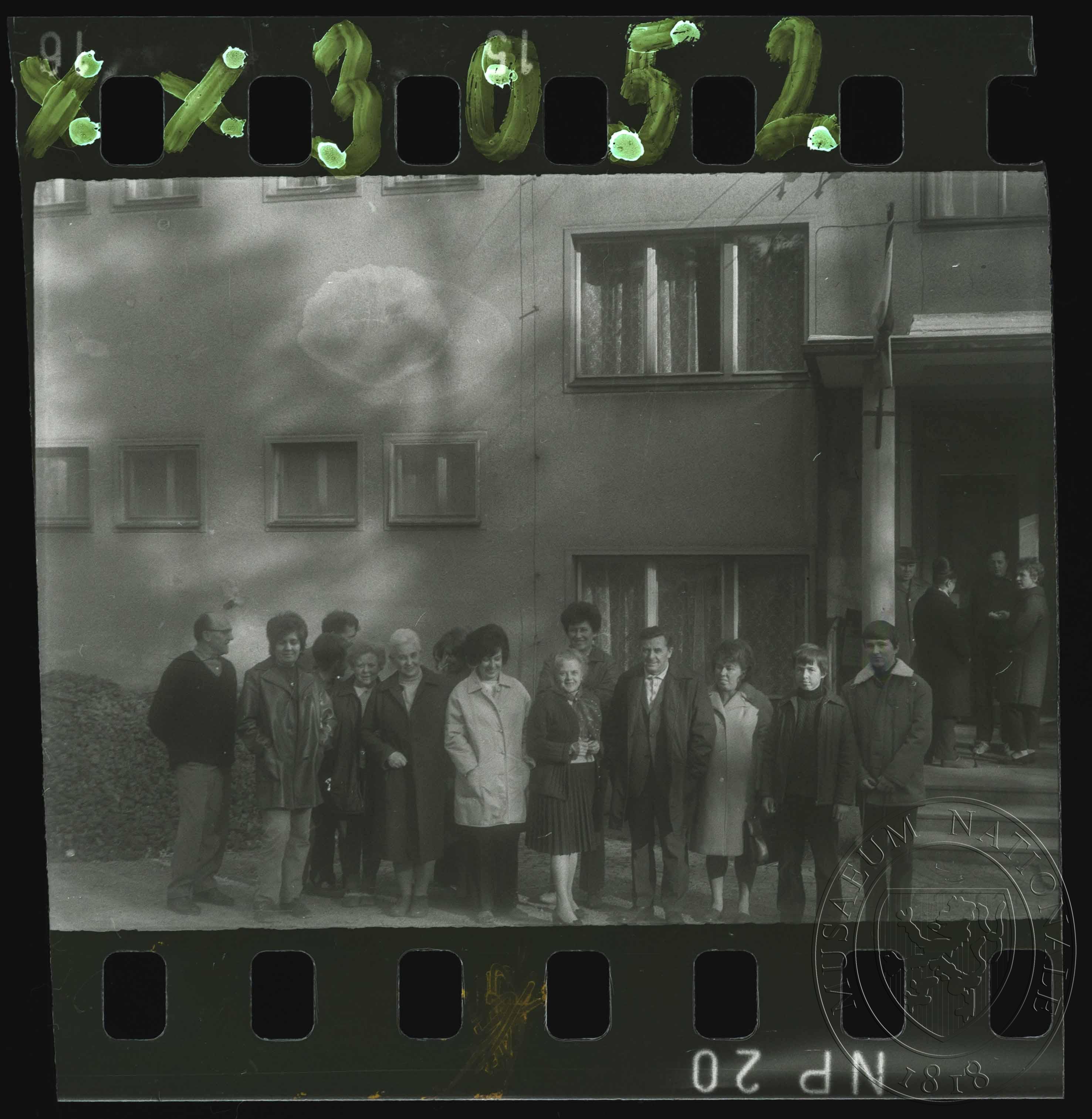 Náhledový obrázek Fotografie, skupina návštěvníků - 1