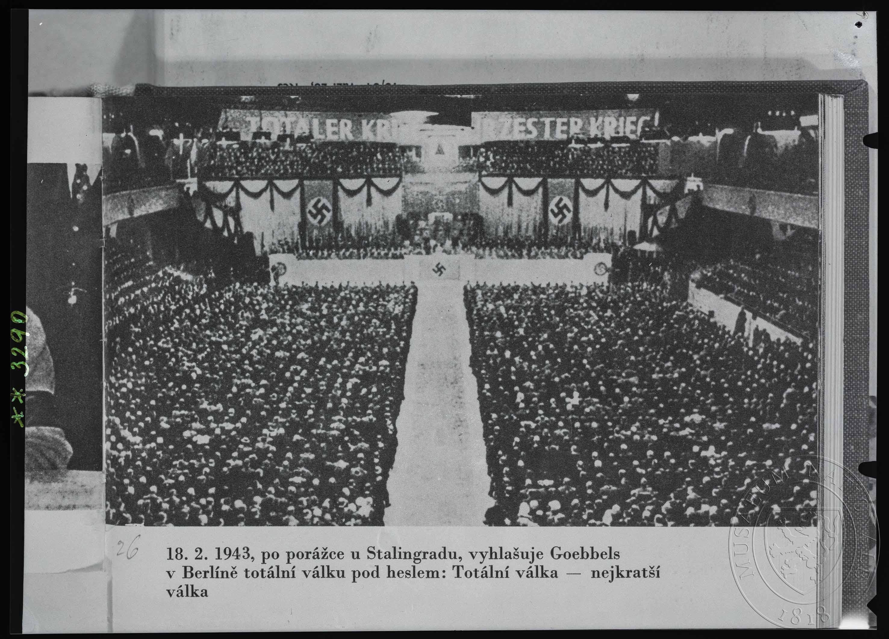 Náhledový obrázek Fotografie, Goebbels vyhlašuje totální válku - 1