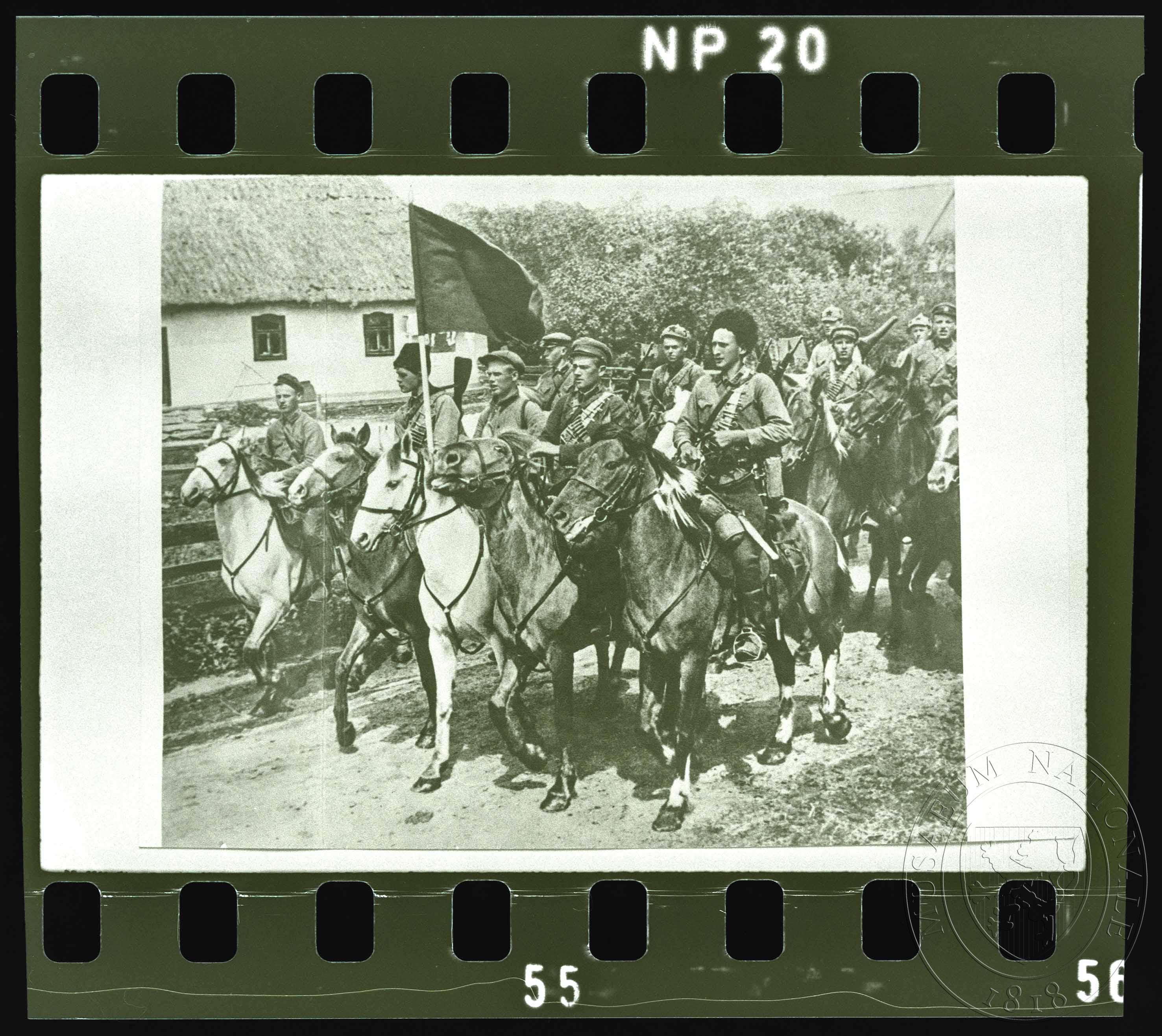 Náhledový obrázek Fotografie, vojáci Rudé armády na koních - 1