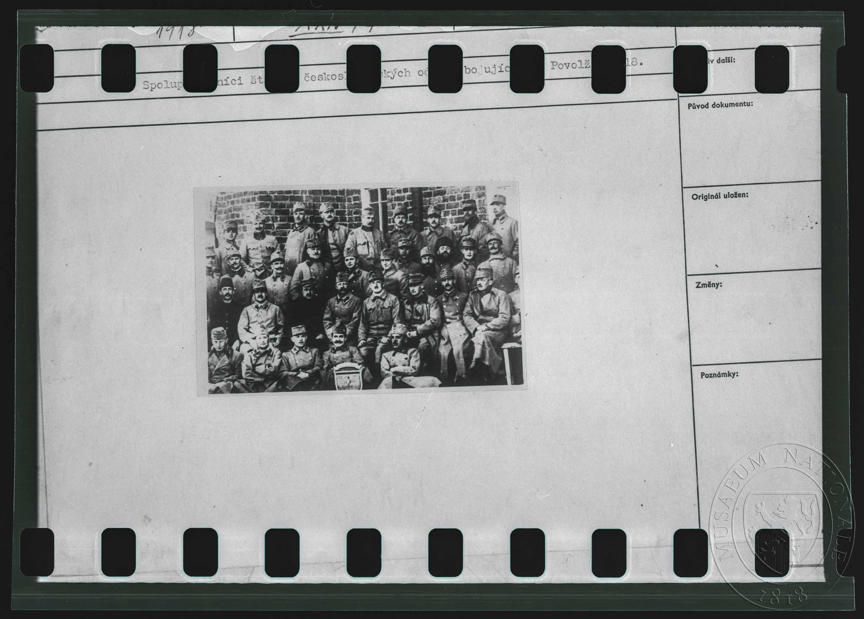 Náhledový obrázek Fotografie, spolupracovníci čs. oddílů bojujících v Povolží v roce 1918 - 1