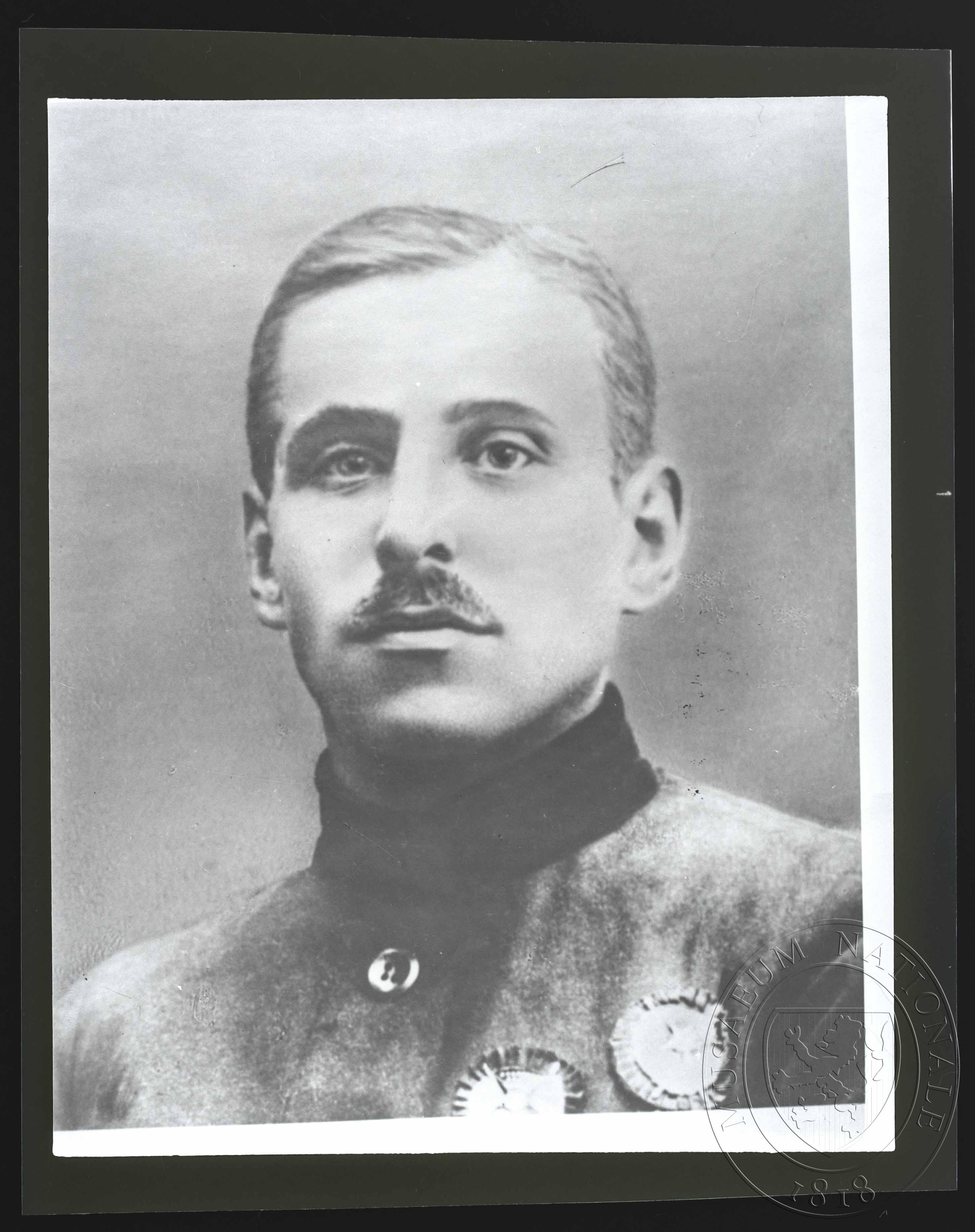 Náhledový obrázek Fotografie, mladý muž s knírem - 1
