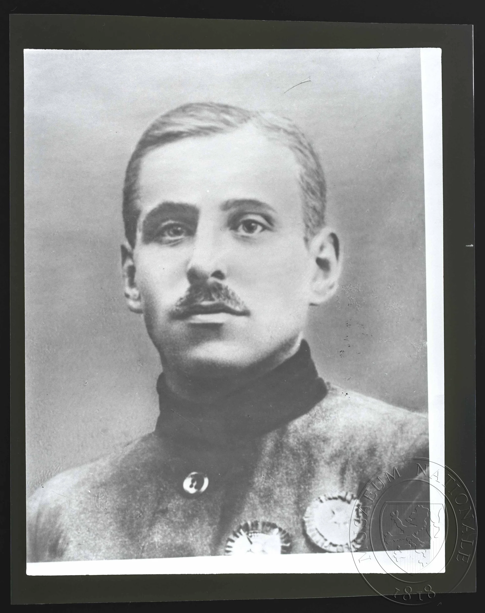 Obrázek Fotografie, mladý muž s knírem