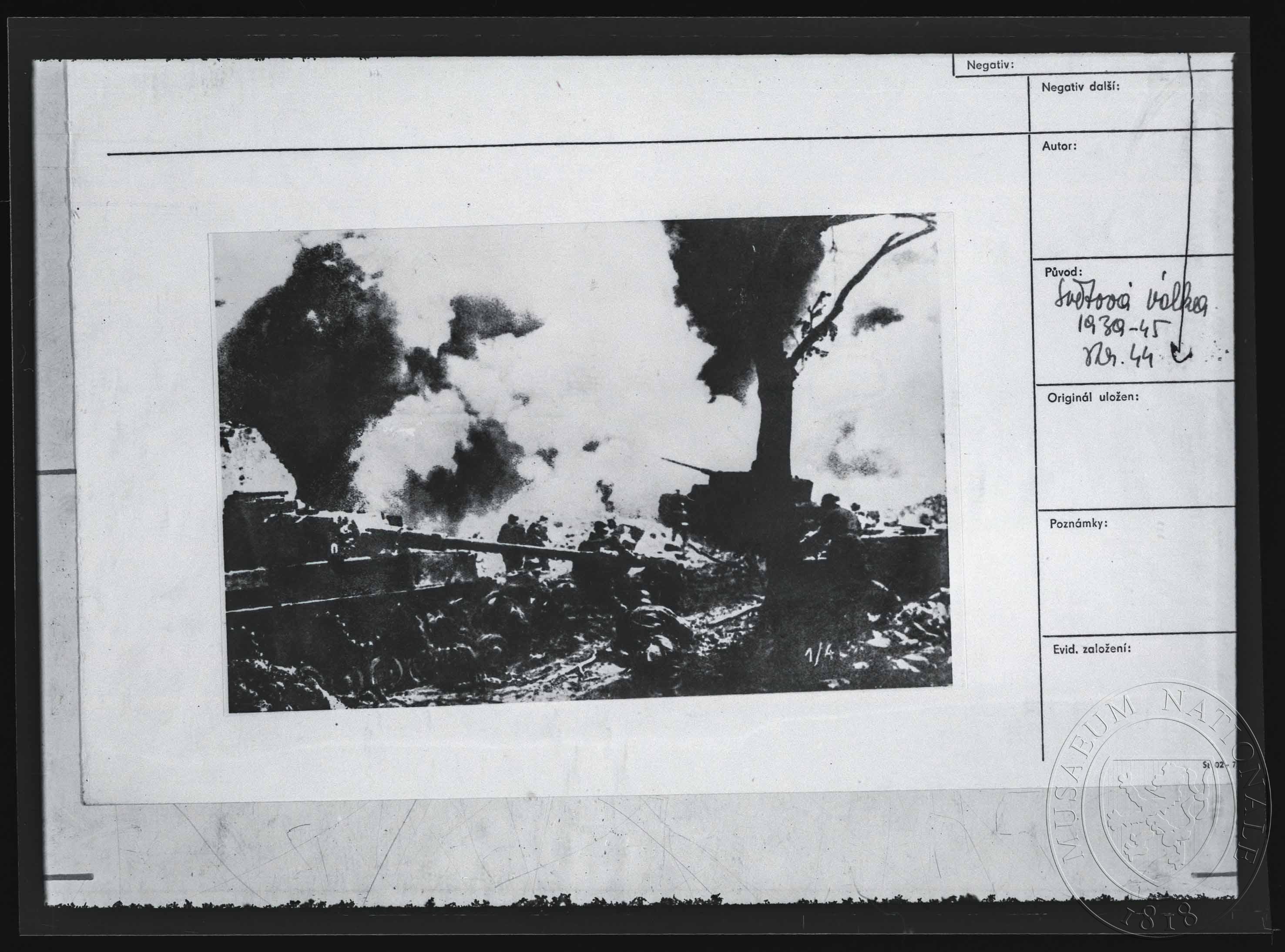 Náhledový obrázek Fotografie, vojsko v akci - 1