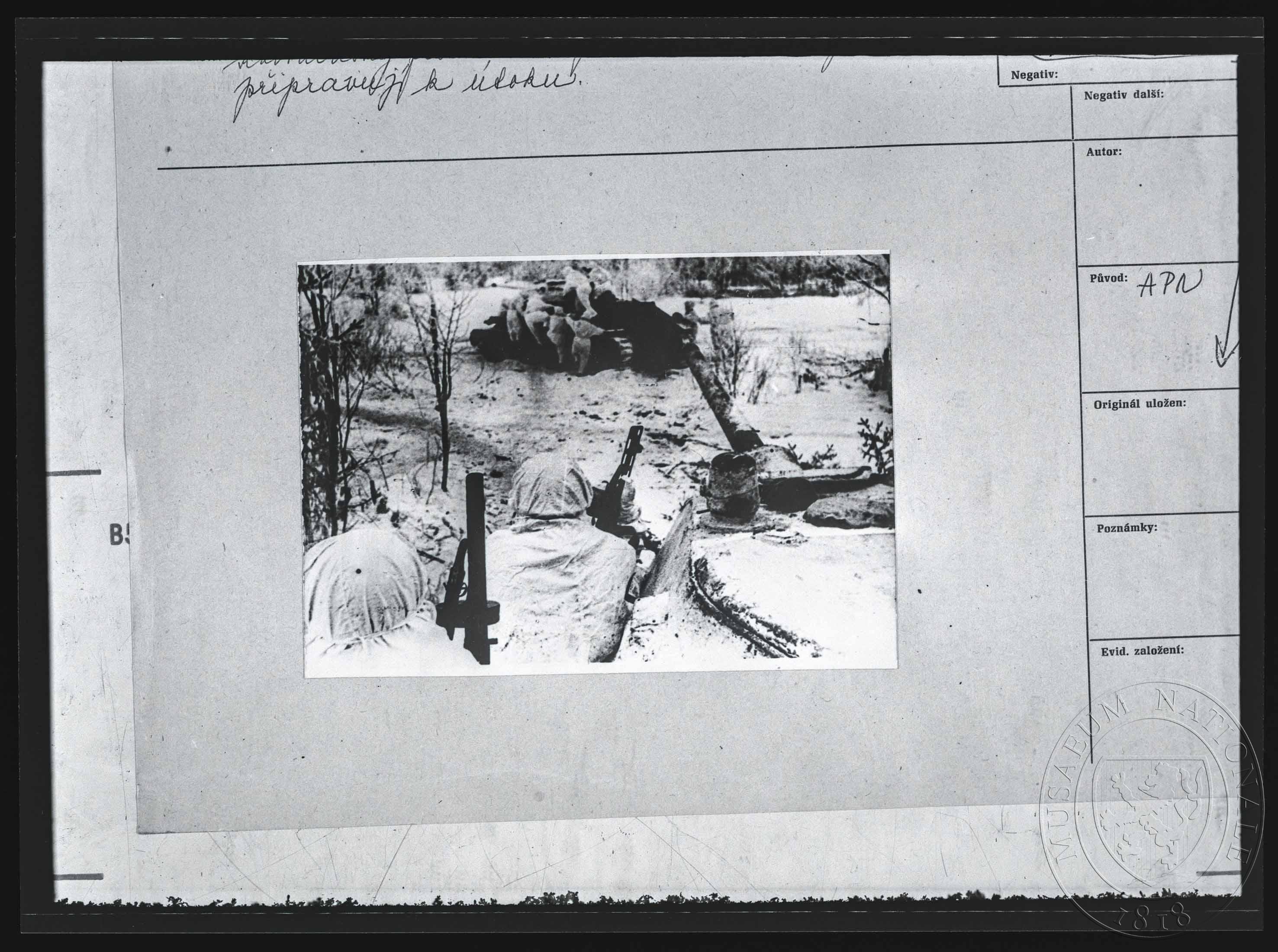 Náhledový obrázek Fotografie, příprava k útoku - 1