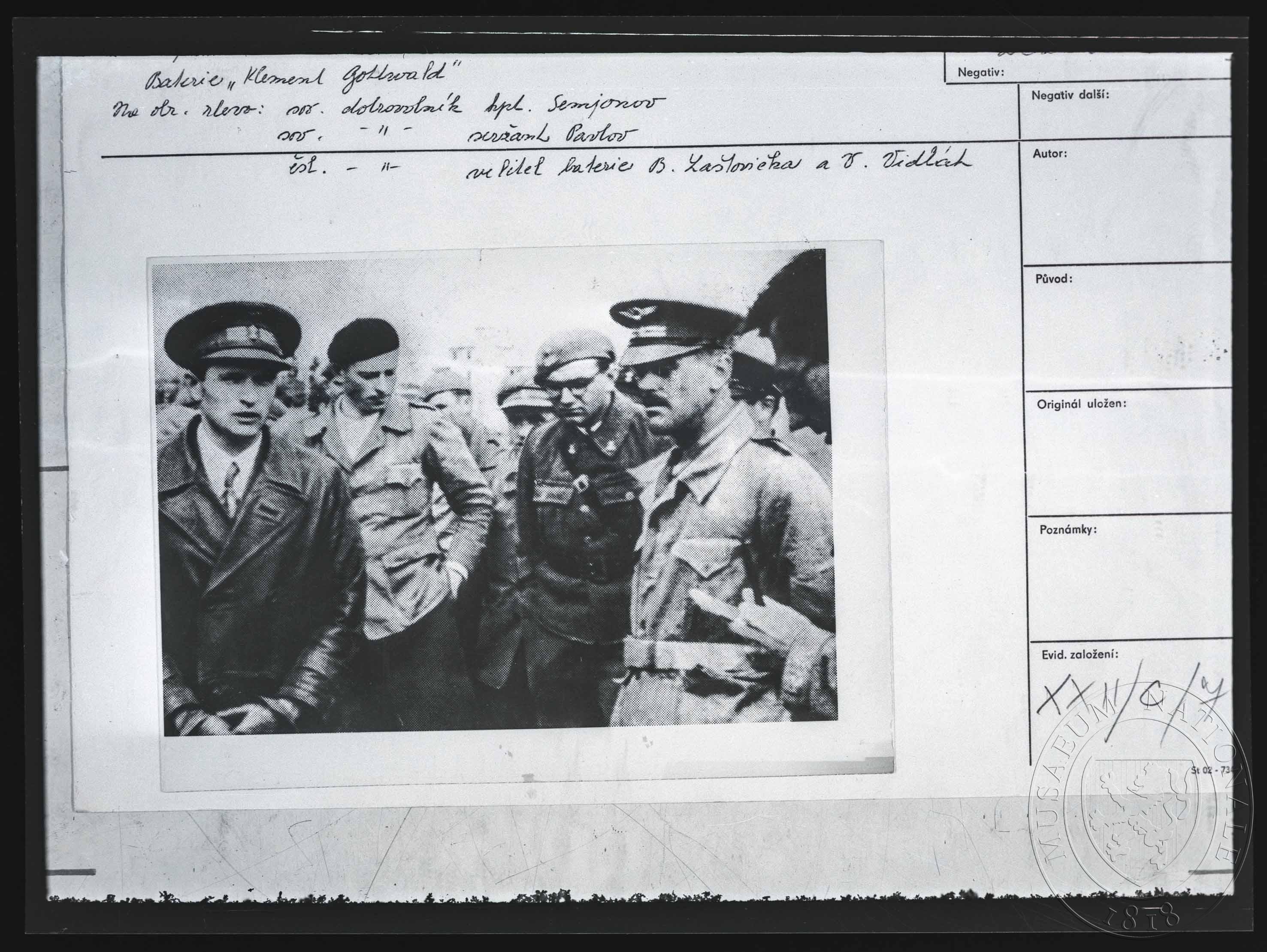 Náhledový obrázek Fotografie, členové baterie Klement Gottwald - 1