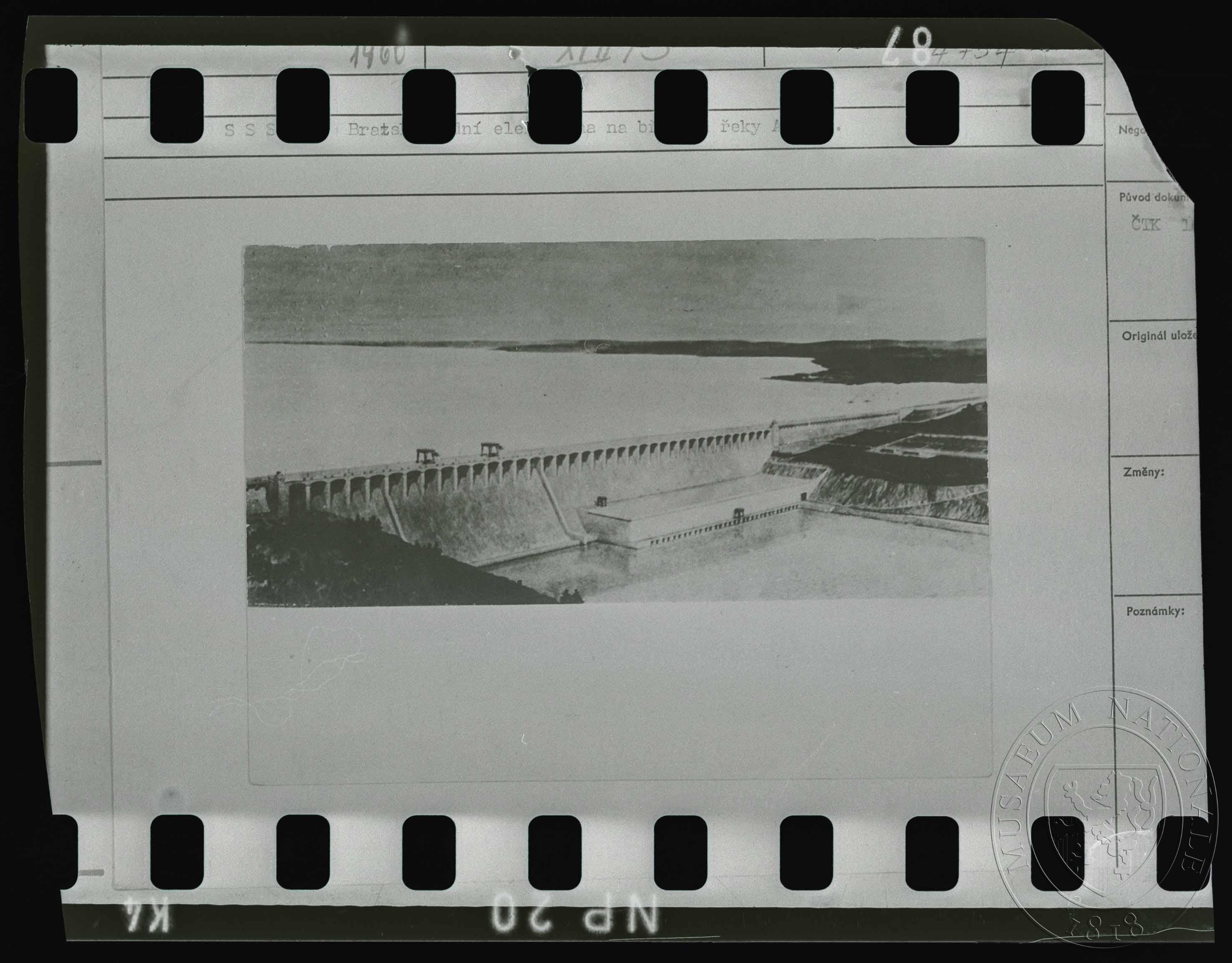 Náhledový obrázek Fotografie, výrobní hala textilního závodu - 1
