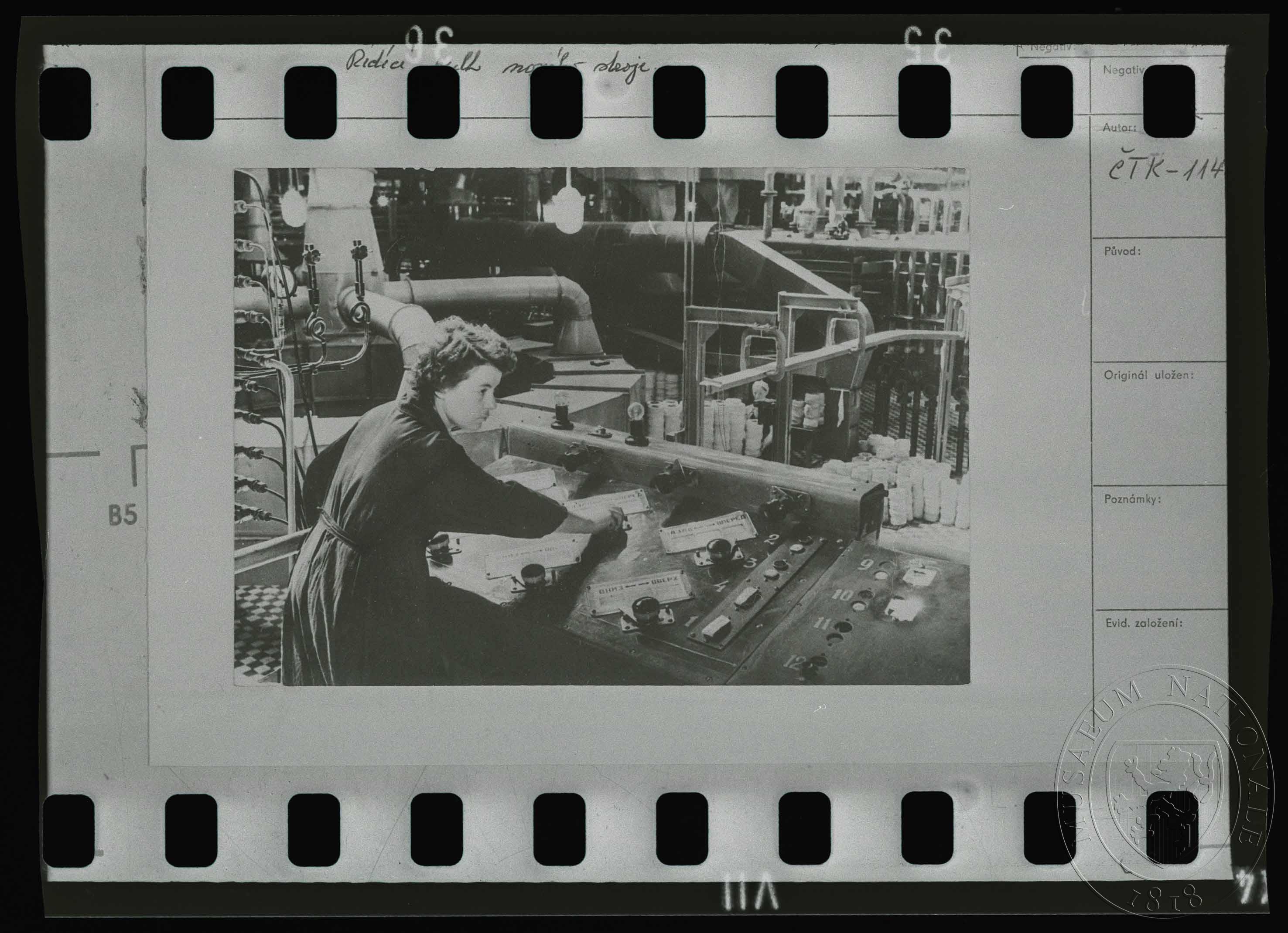 Náhledový obrázek Fotografie, řídící pult stroje - 1