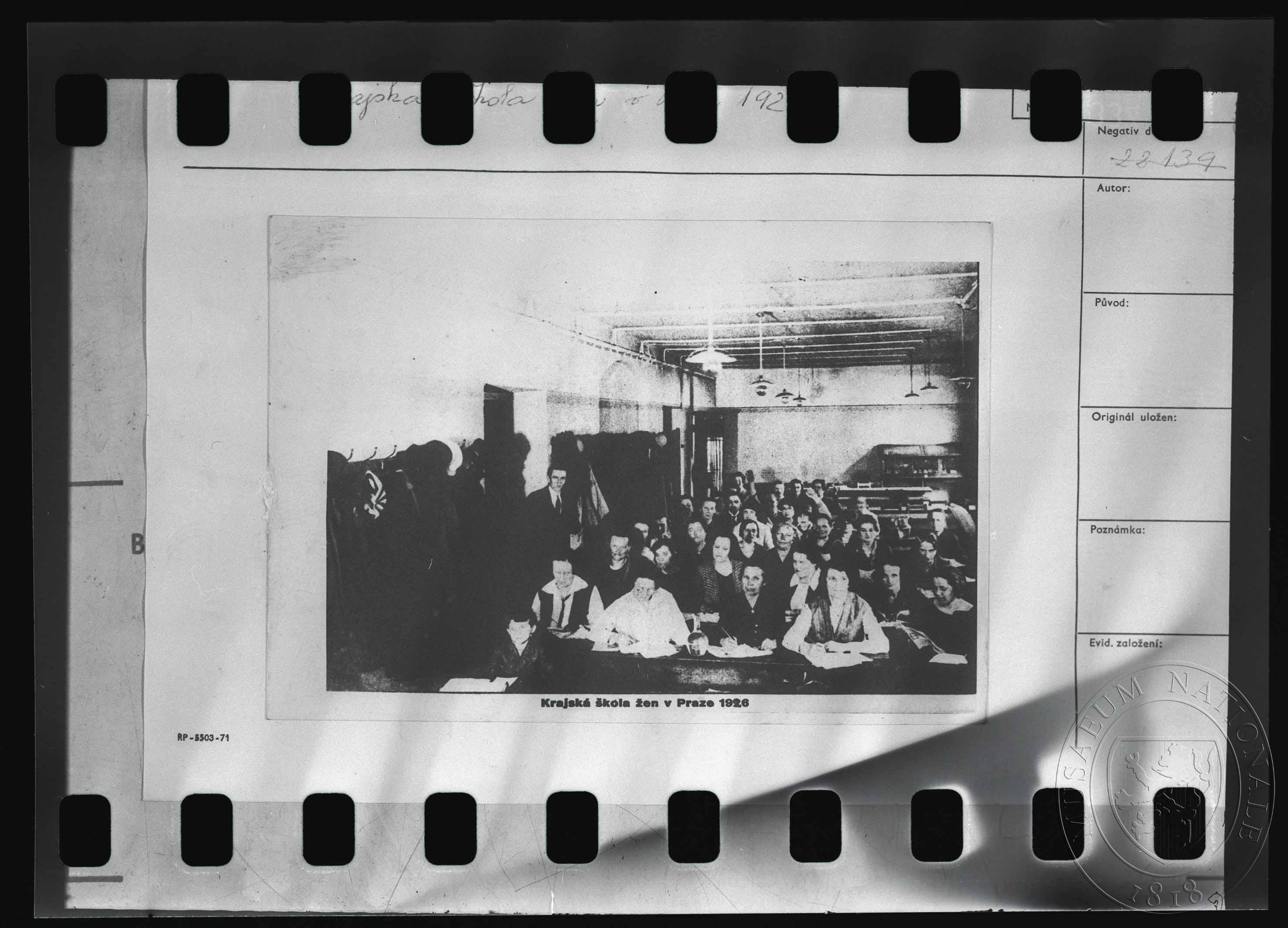 Náhledový obrázek Fotografie, Krajská škola žen v Praze 1926 - 1