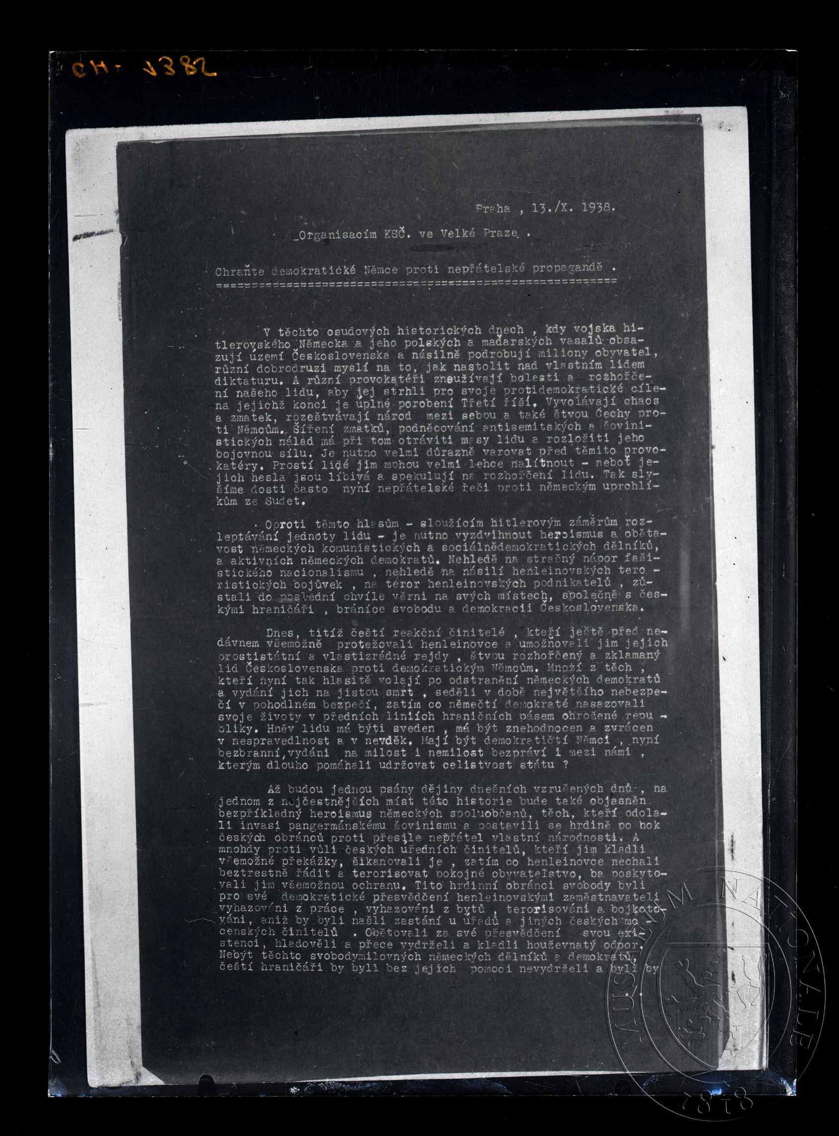 Obrázek Výzva organisacím KSČ ve Velké Praze – Chraňte demokratické Němce proti nepřátelské propagandě, 13. 10. 1938. Strojopis. Negativní fotografie.