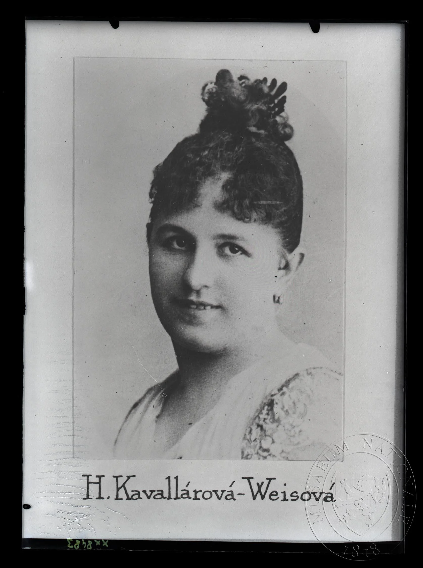 Obrázek Fotografie, H. Kavallárová-Weisová, portrét.