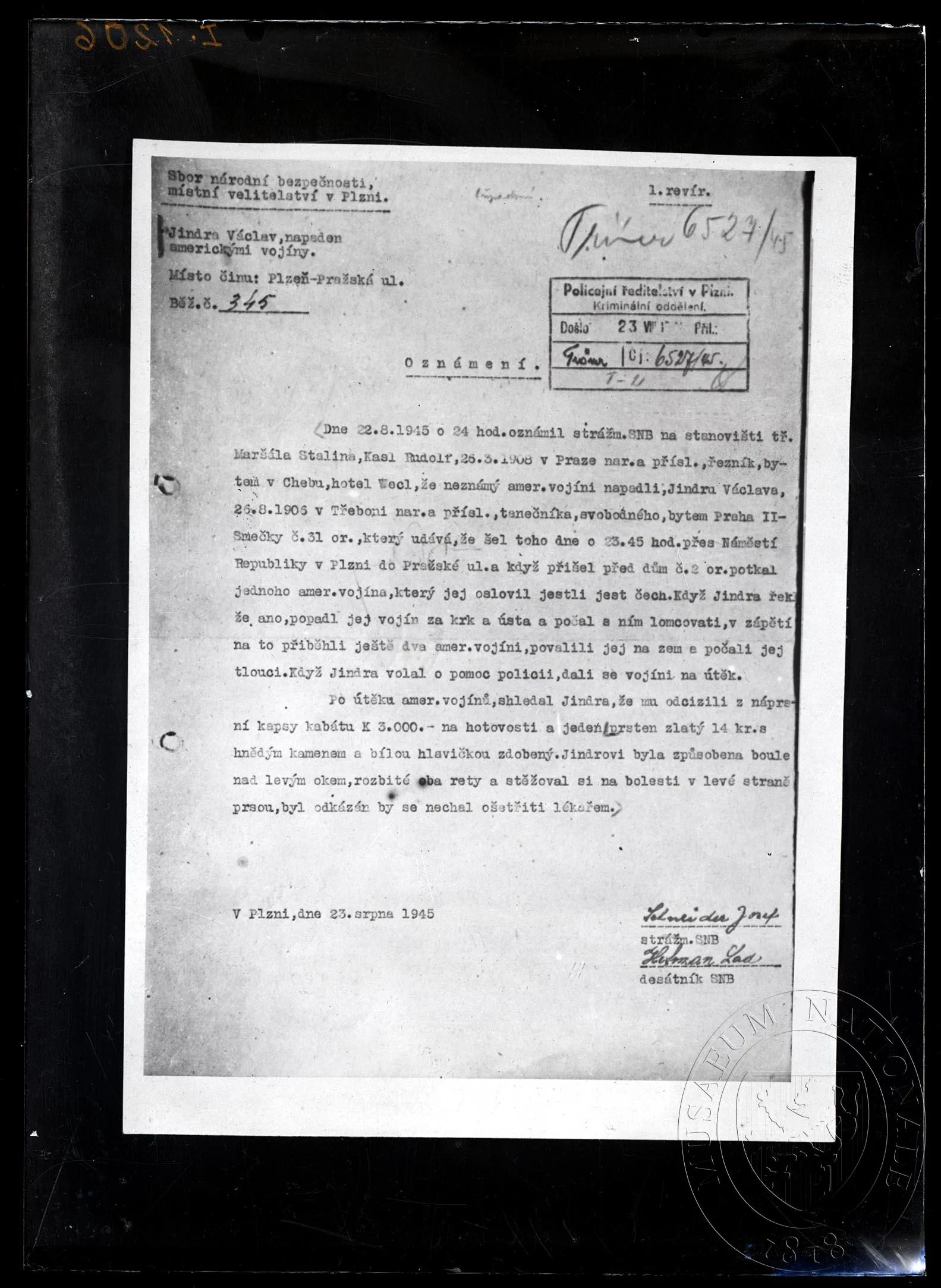 Obrázek Zpráva Jindra Václav, napaden americkými vojíny; Sbor národní bezpečnosti, místní velitelství v Plzni, 23. 8. 1945. Strojopis.