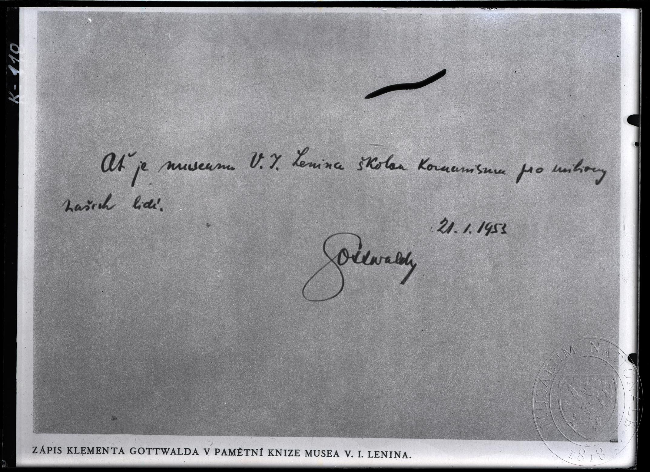 Náhledový obrázek Zápis Klementa Gottwalda v pamětní knize Muzea Vladimíra Iljiče Lenina v Praze, 20. 1. 1953. - 1
