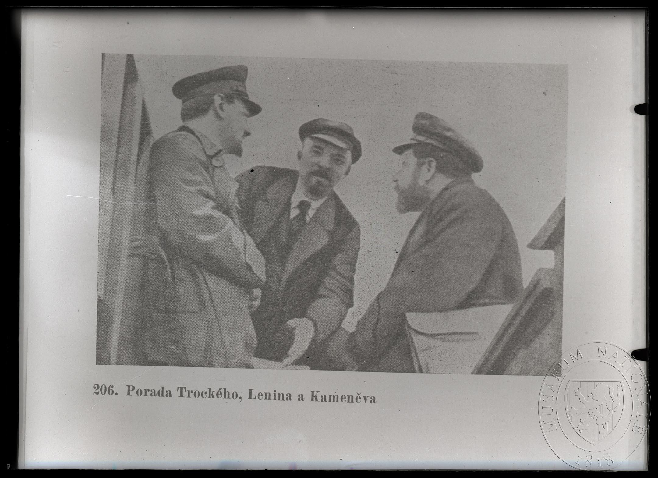 Náhledový obrázek Fotografie, porada Trockého, Lenina a Kameněva - 1