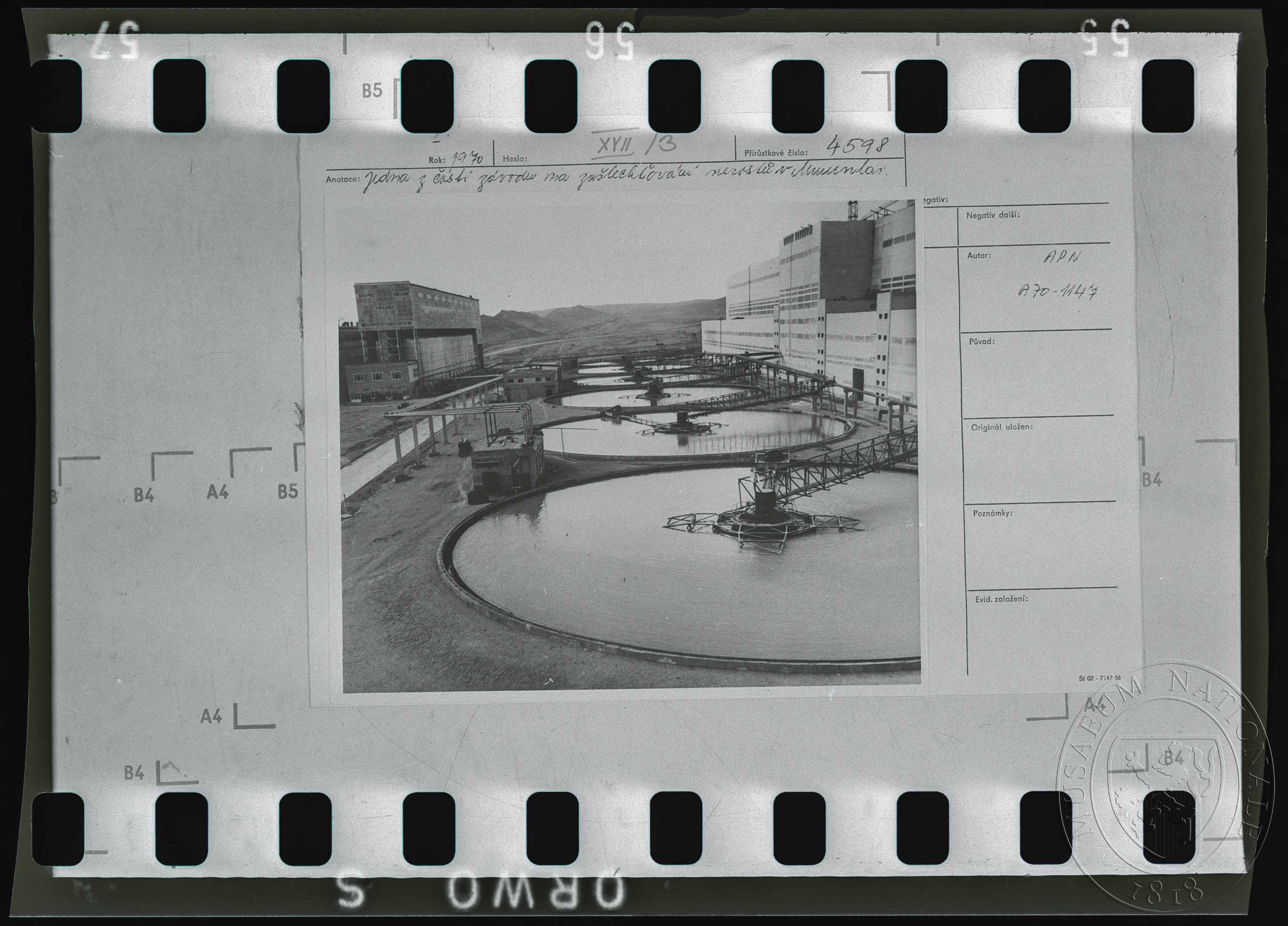 Náhledový obrázek Fotografie, chemický kombinát - 1