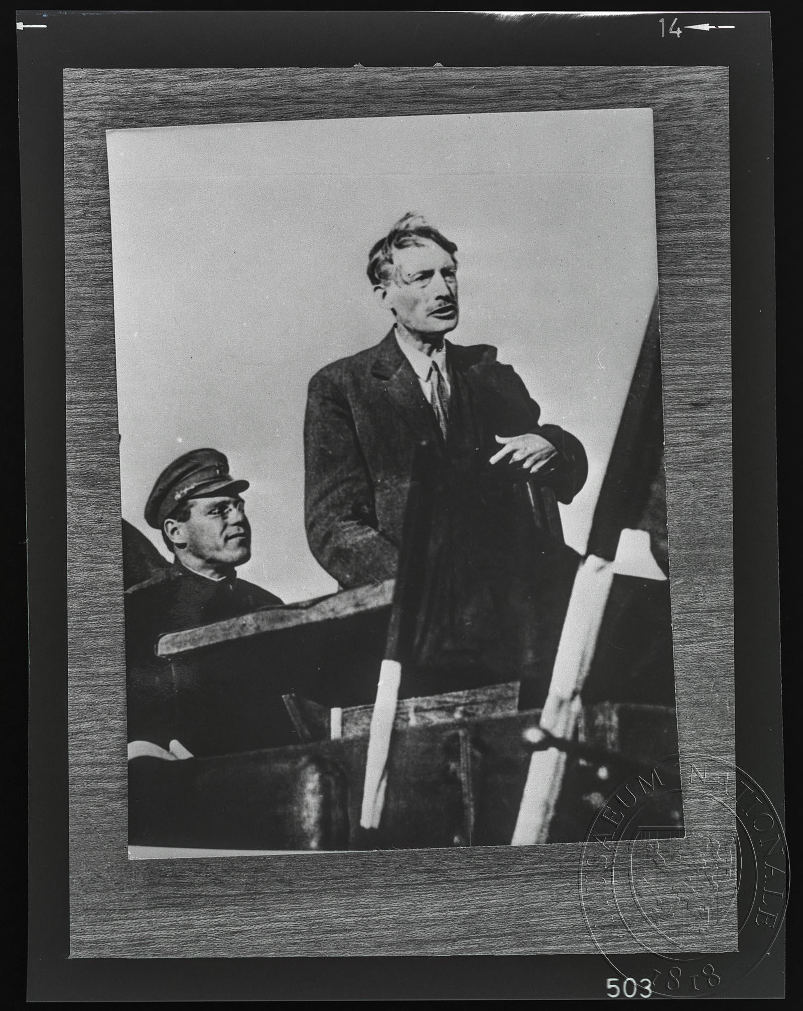 Náhledový obrázek Fotografie, hovořící muž - 1
