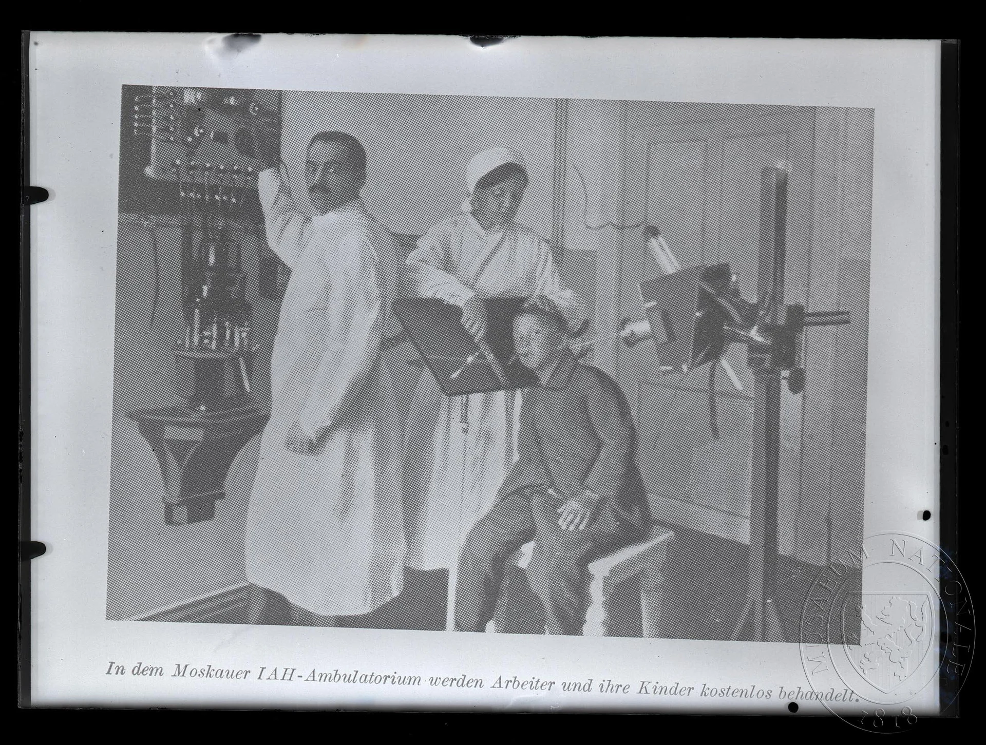 Obrázek Fotografie, In dem Moskauer IAH-Ambulatorium werden Arbeiter un ihre Kinder kostenlos behandelt