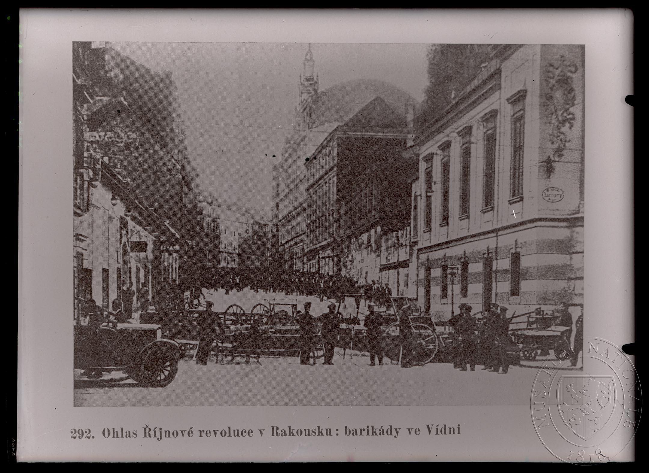 Náhledový obrázek Fotografie, barikády ve Vídni v roce 1918 - 1