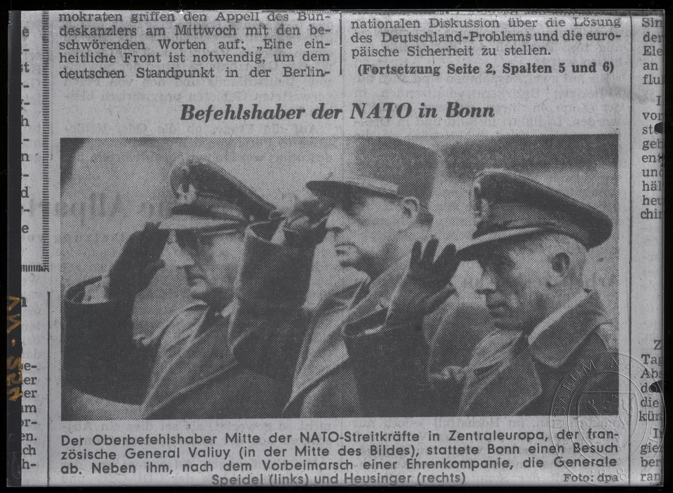 Náhledový obrázek Fotografie, francouzský generál Jean-Étienne Valluy na návštěvě v Bonnu - 1