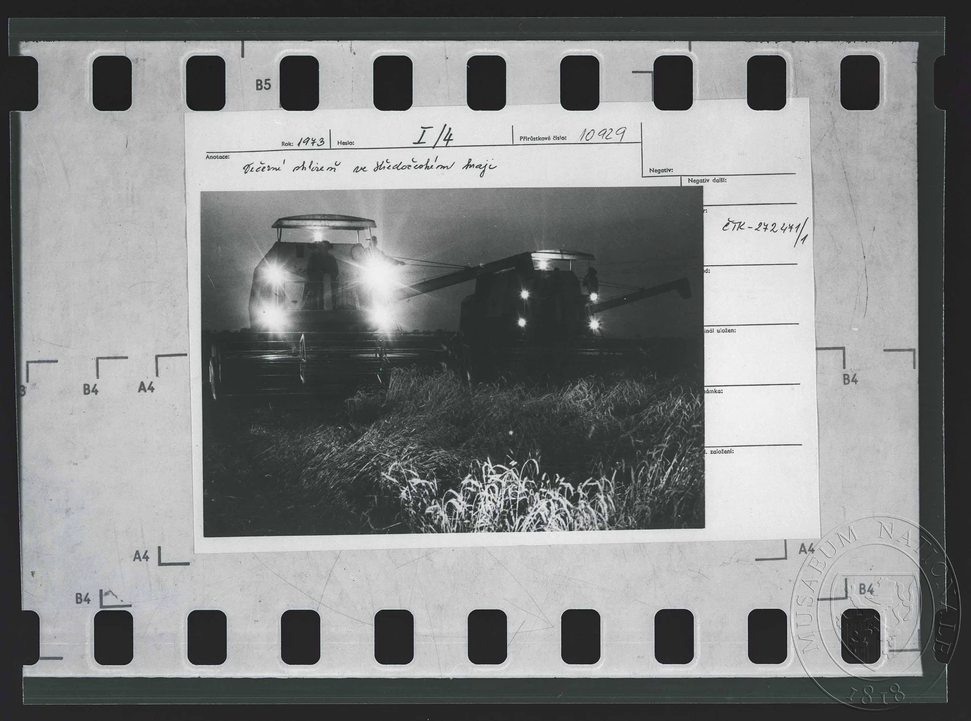 Obrázek Fotografie, Večerní sklizeň ve Středočeském kraji