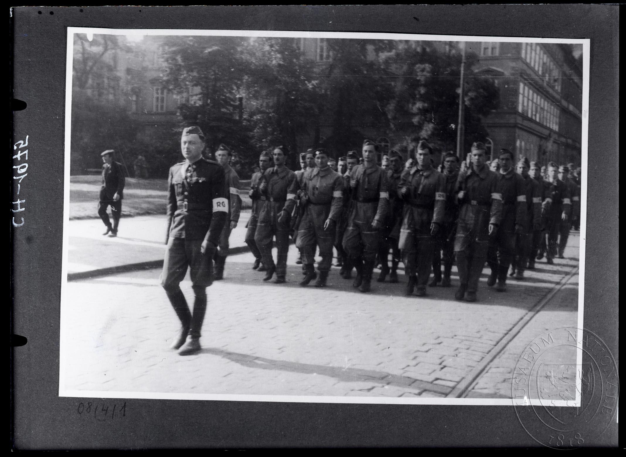 Náhledový obrázek Fotografie, vojenský pochod. - 1