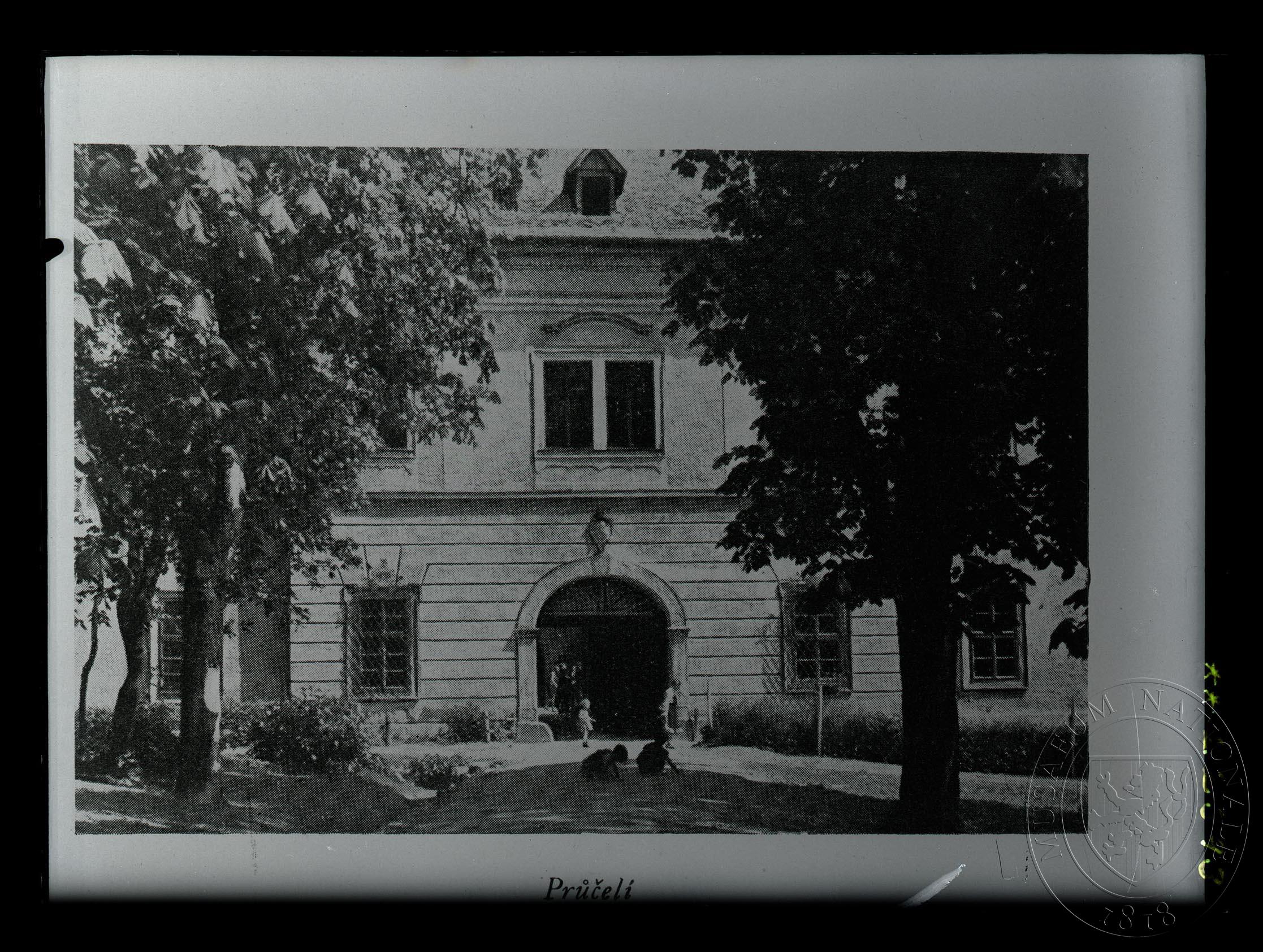 Náhledový obrázek Fotografie, bývalý schwarzenberský zámek ve Mšeci u Slaného – Průčelí - 1
