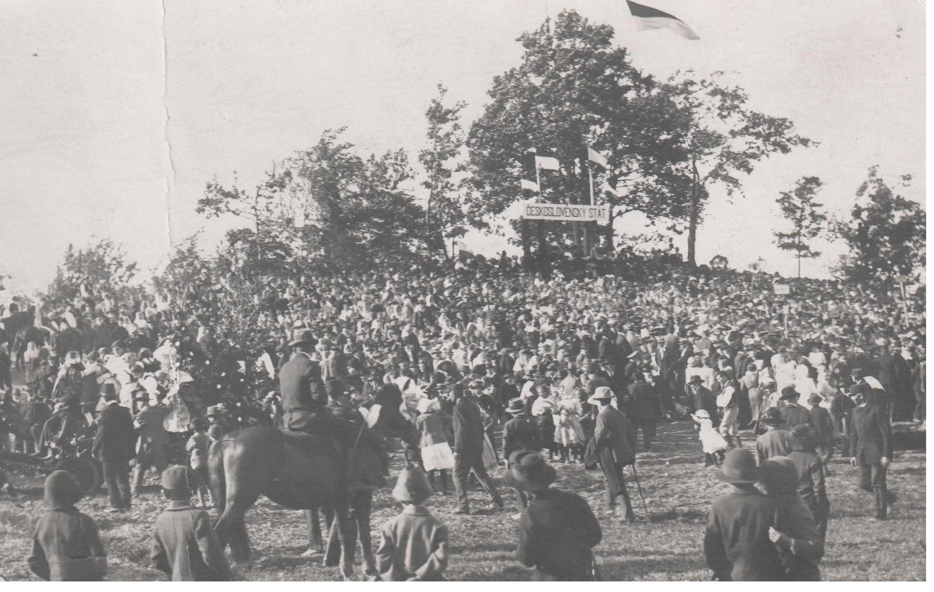 Náhledový obrázek předmětu Manifestační tábor slezských Čechů na Ostré Hůrce 13. 9. 1918