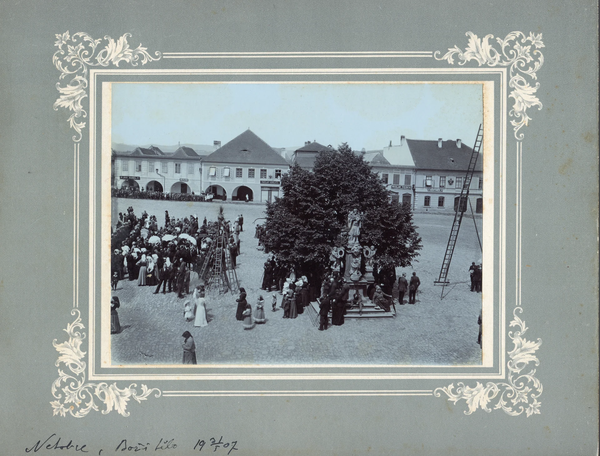 Náhledový obrázek předmětu Fotografie "Slavnost Božího Těla v Netolicích"