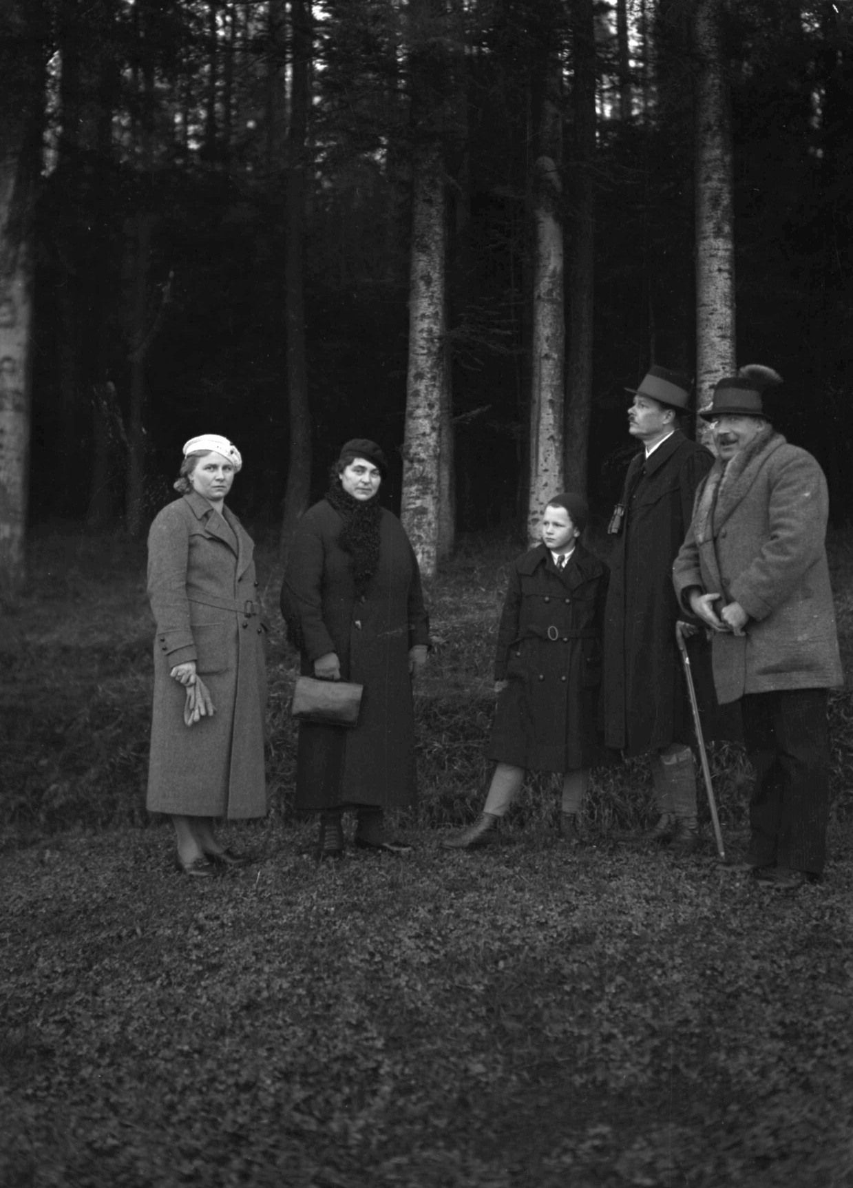 Náhledový obrázek A. M. Schoss: skupinový portrét (čb. fotografie) - 1