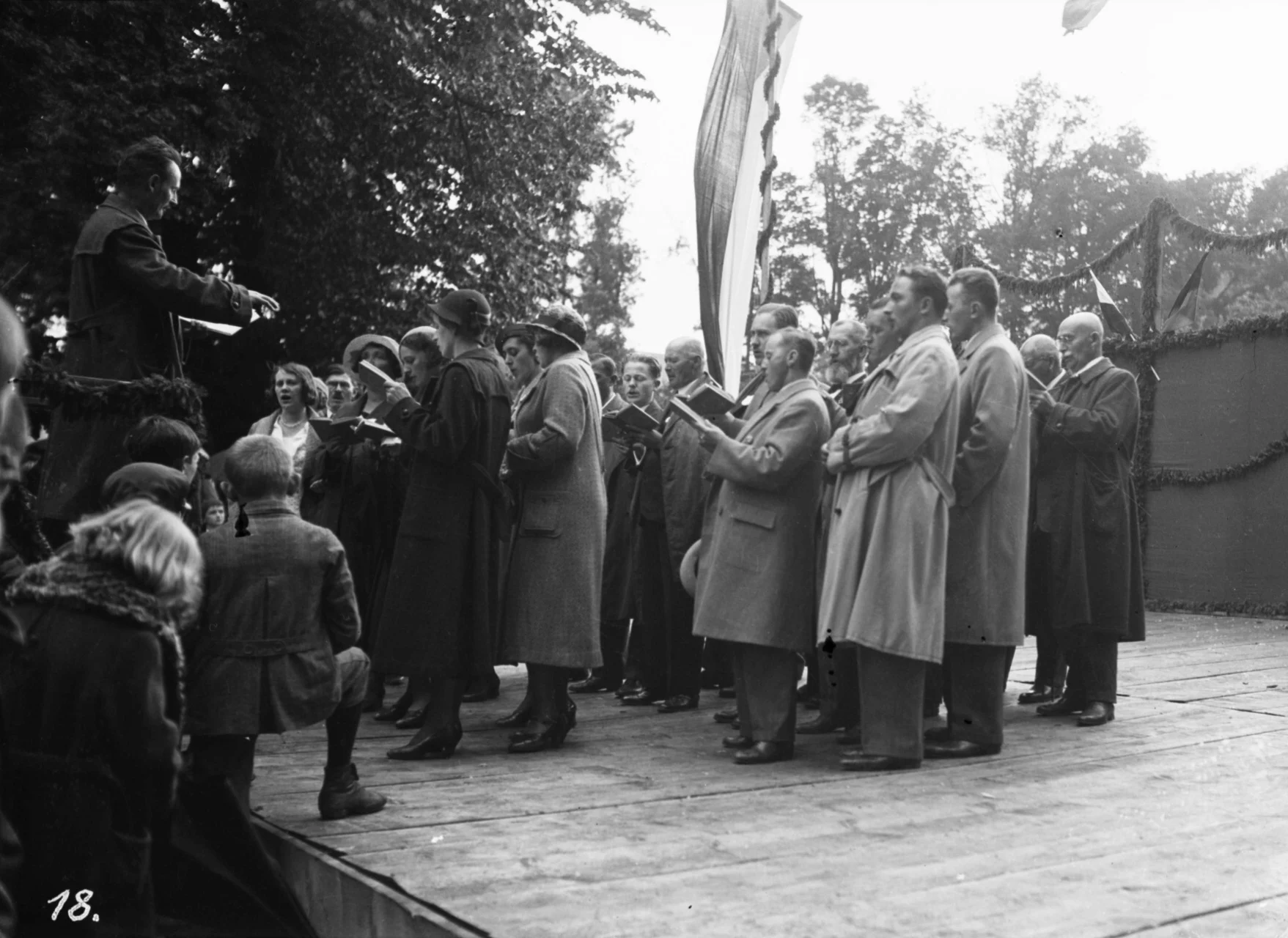 Náhledový obrázek předmětu A. M. Schoss: slavnost v Javorníku (čb. fotografie)