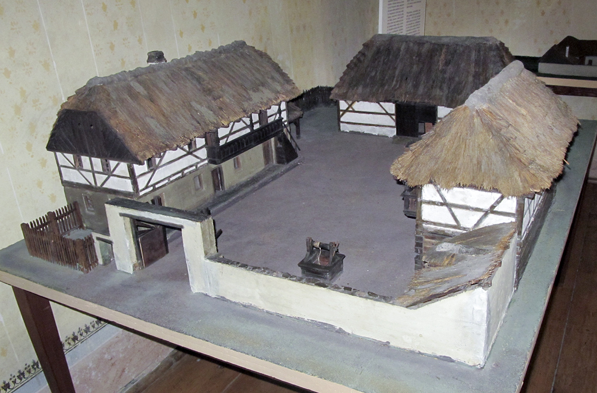 Náhledový obrázek Model usedlosti v Řísutech - 1