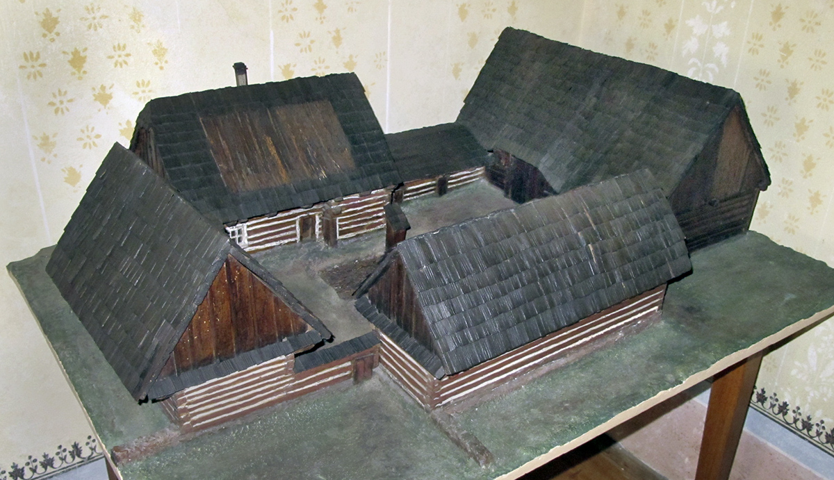 Náhledový obrázek Model usedlosti v Holeltíně - 1