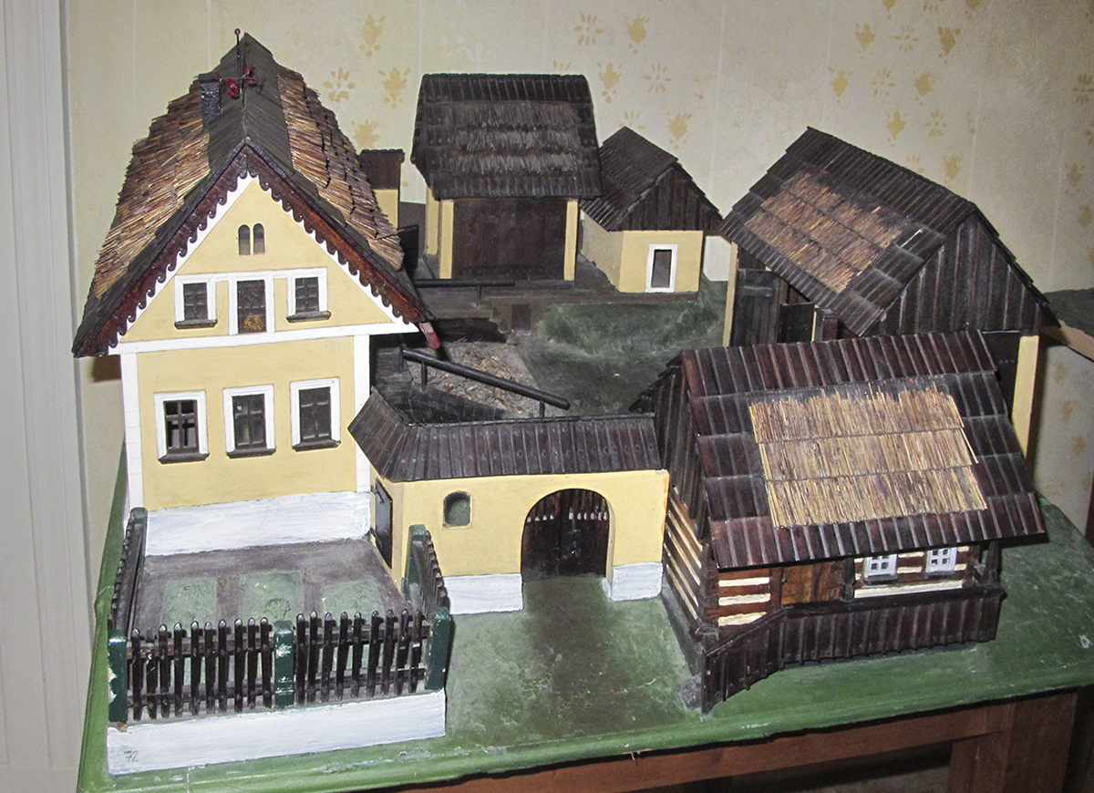 Náhledový obrázek Model usedlosti v Libňatově - 1