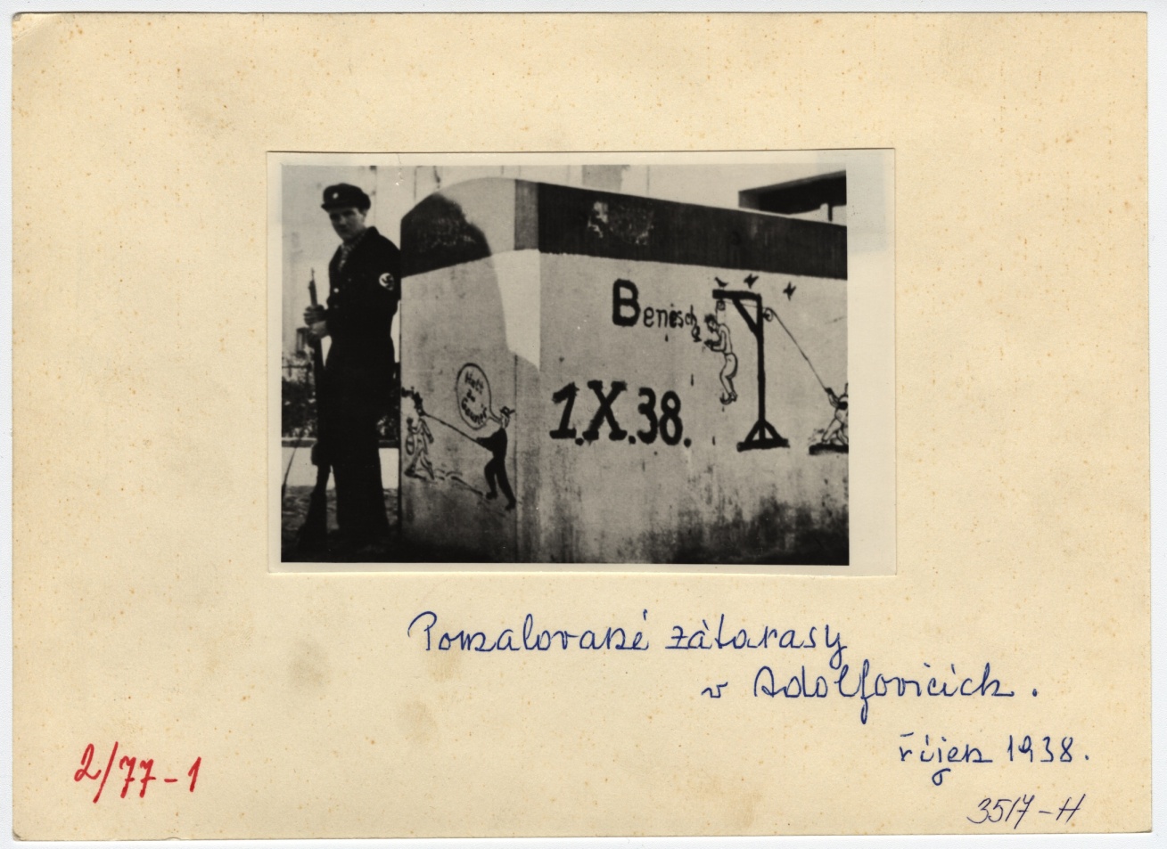 Náhledový obrázek Silniční zátaras v říjnu r. 1938 (čb. reprofoto) - 2