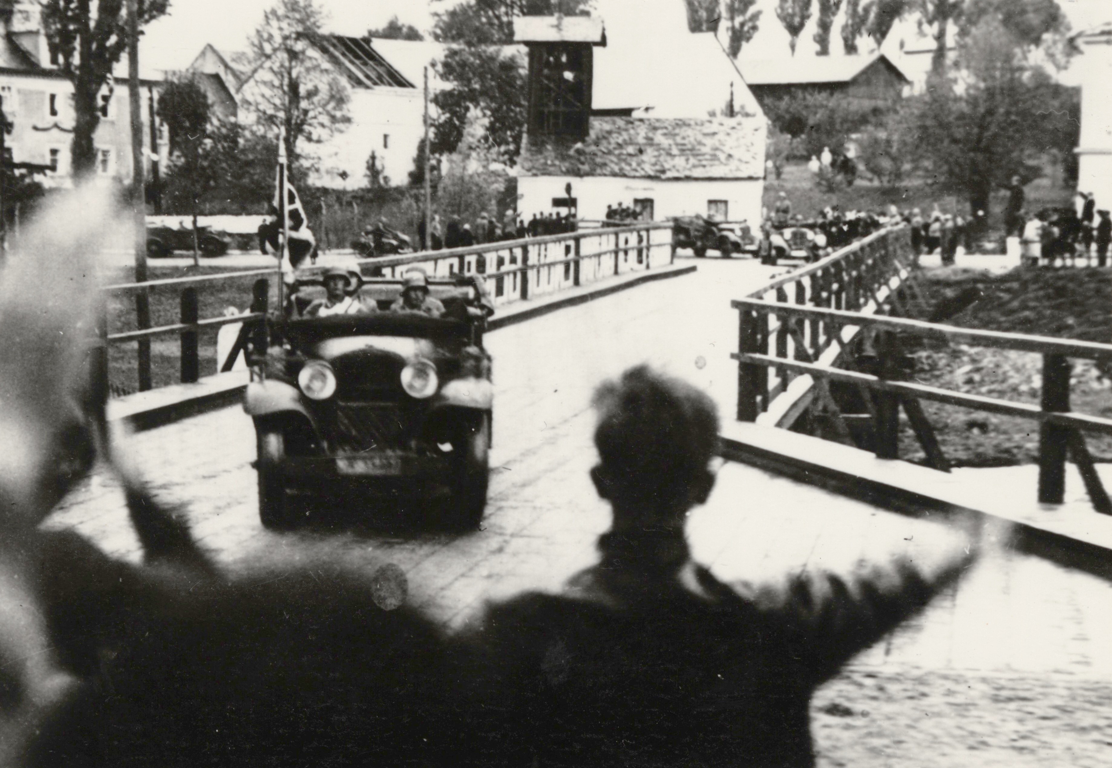 Náhledový obrázek Příjezd příslušníků Wehrmachtu do Širokého Brodu r. 1938 (reprofoto) - 1