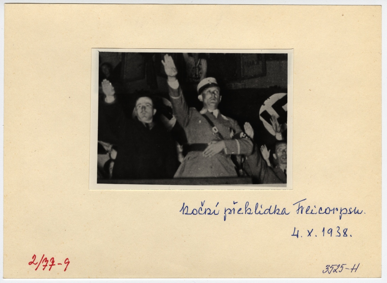 Náhledový obrázek Noční přehlídka SdFK v Jeseníku r. 1938 (reprofoto) - 2